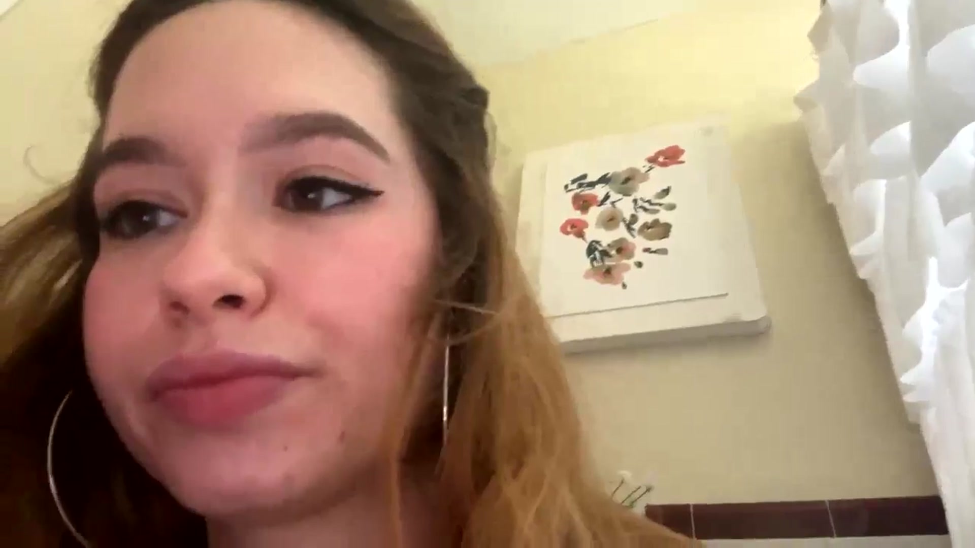 Gallery image thumbnail from Honeyandroses's myfreecams stream on, 06/29/2024, 19:07 image 20 of 20