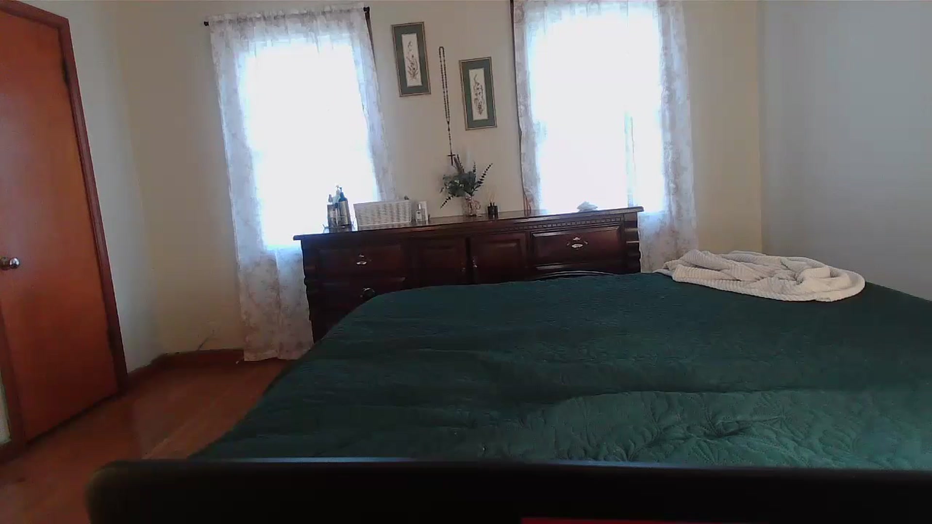 Gallery image thumbnail from Honeyandroses's myfreecams stream on, 07/07/2024, 24:21 image 17 of 20
