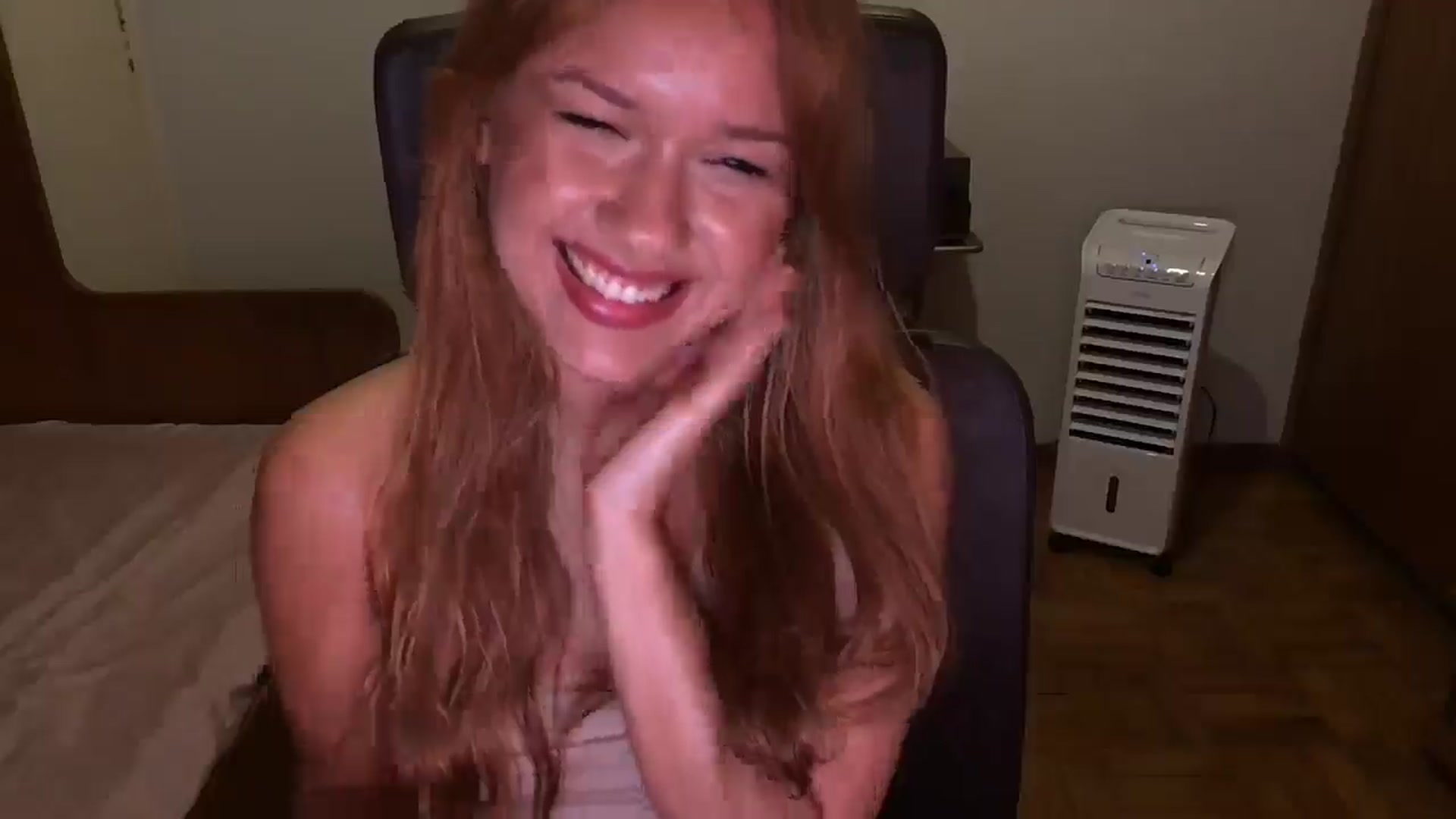 Gallery image thumbnail from Honeygirl's myfreecams stream on, 01/08/2025, 08:35 image 8 of 20