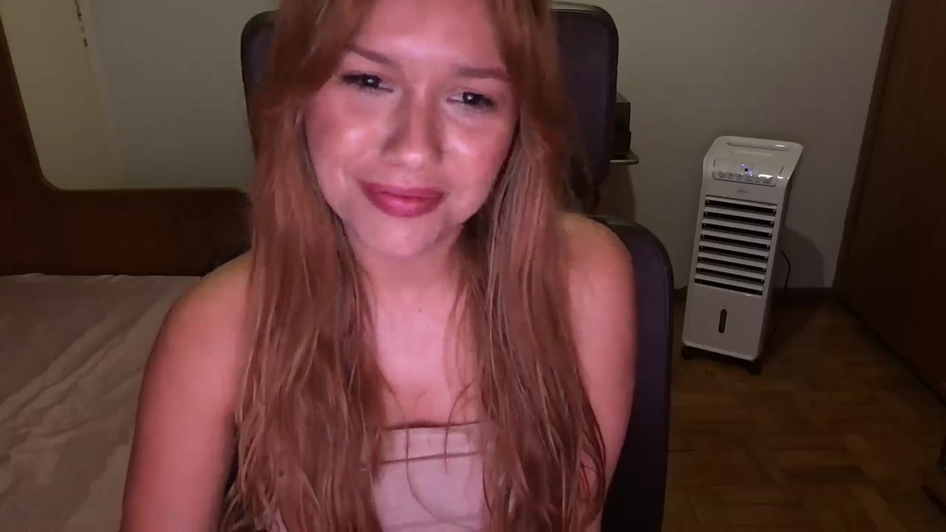 Gallery image thumbnail from Honeygirl's myfreecams stream on, 01/08/2025, 08:35 image 2 of 20