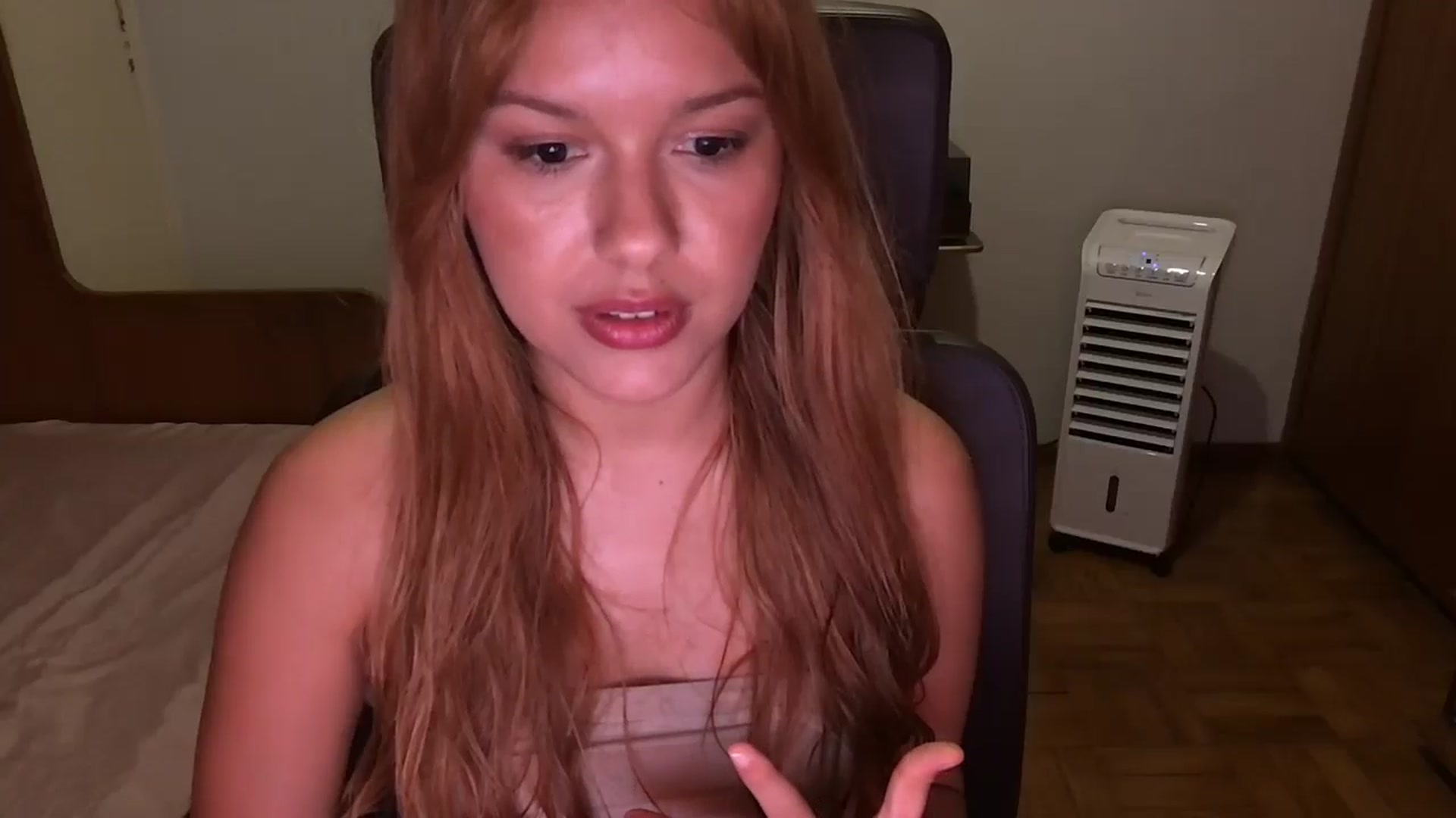 Gallery image thumbnail from Honeygirl's myfreecams stream on, 01/08/2025, 08:35 image 4 of 20