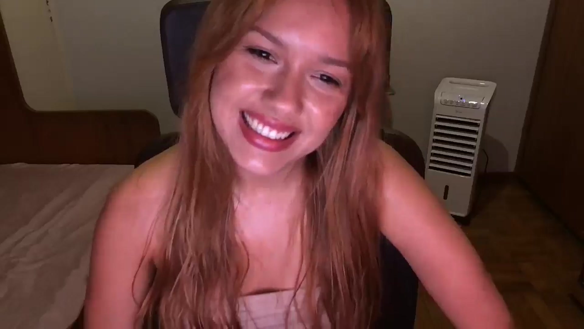 Gallery image thumbnail from Honeygirl's myfreecams stream on, 01/08/2025, 08:35 image 14 of 20