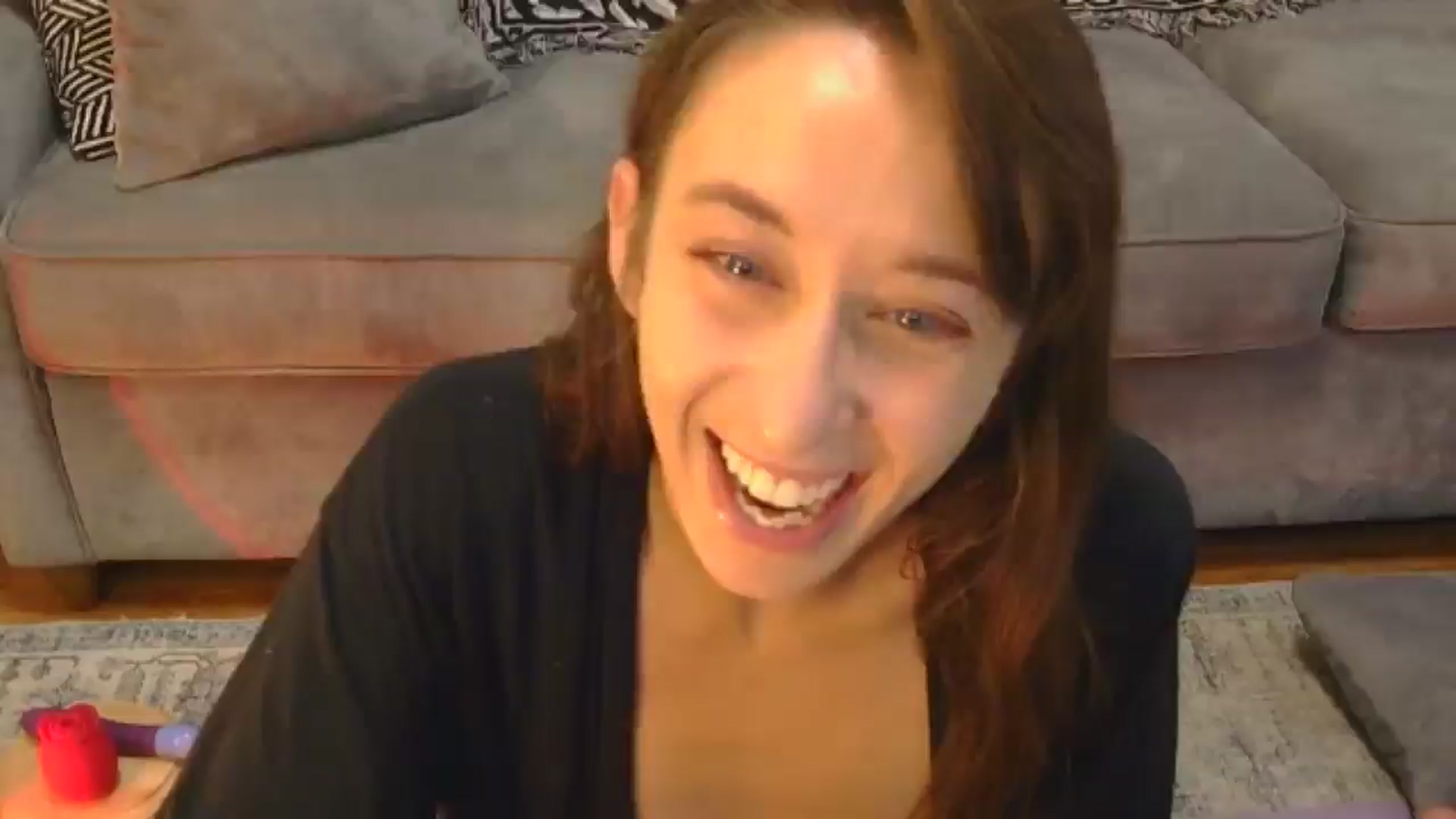Gallery image thumbnail from HoneyinMay's myfreecams stream on, 09/18/2025, 13:52 image 12 of 20