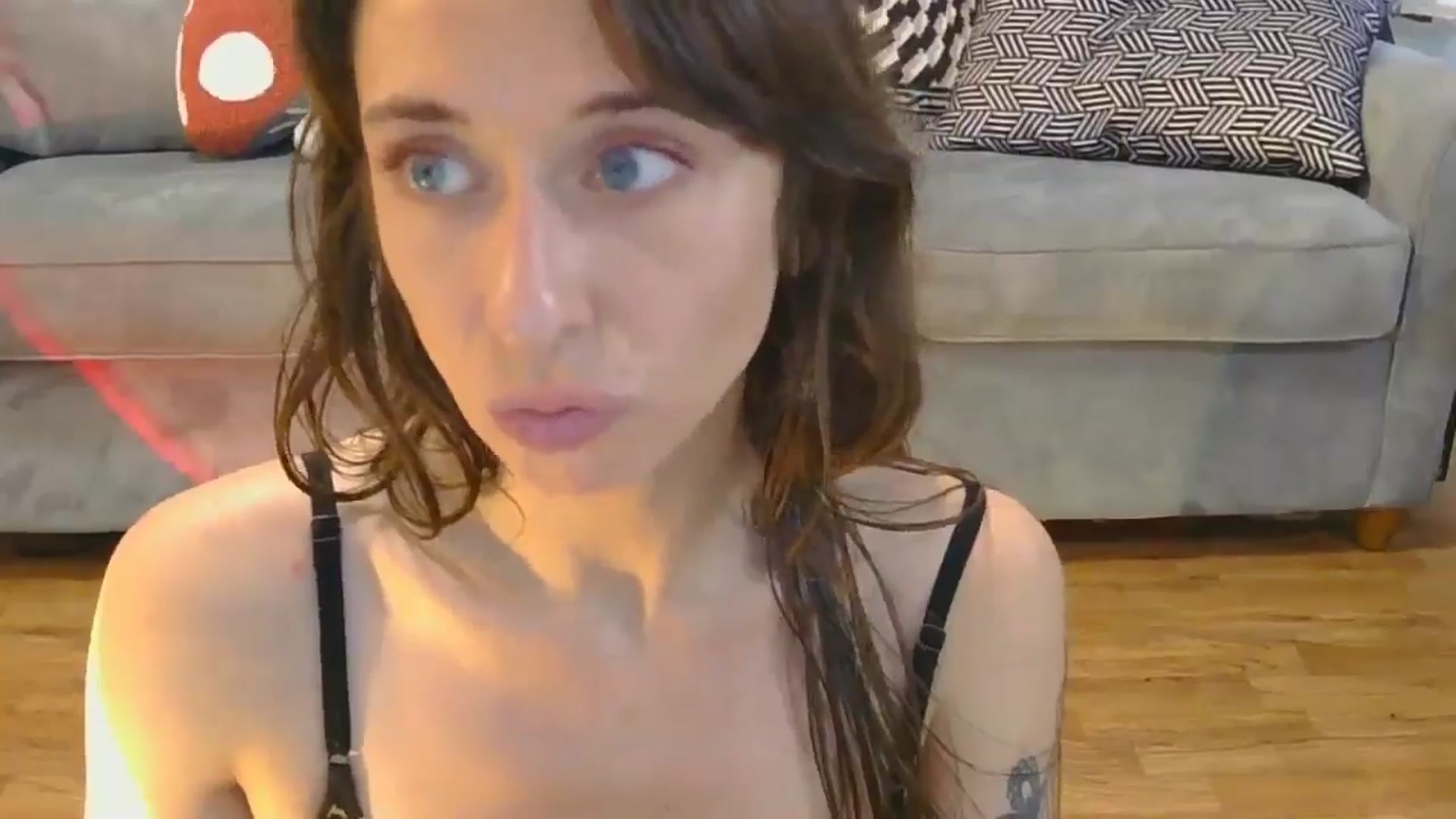 Gallery image thumbnail from HoneyinMay's myfreecams stream on, 09/22/2025, 18:47 image 15 of 20