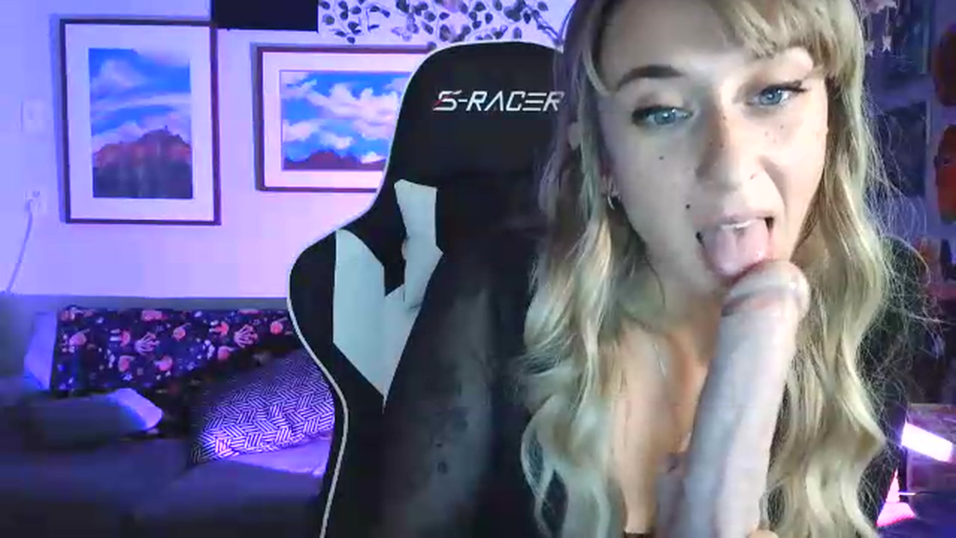Gallery image thumbnail from HoneyinMay's myfreecams stream on, 08/03/2026, 16:16 image 9 of 20