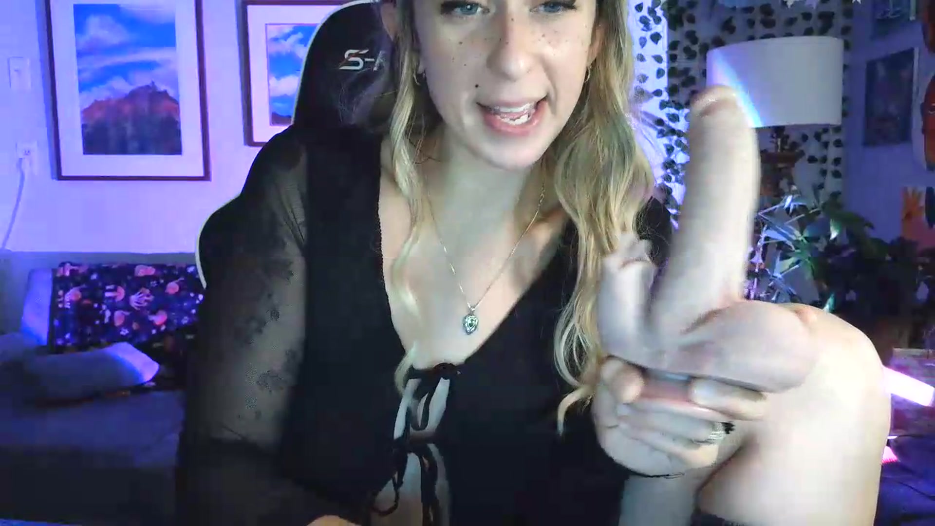 Gallery image thumbnail from HoneyinMay's myfreecams stream on, 08/03/2026, 16:54 image 8 of 20