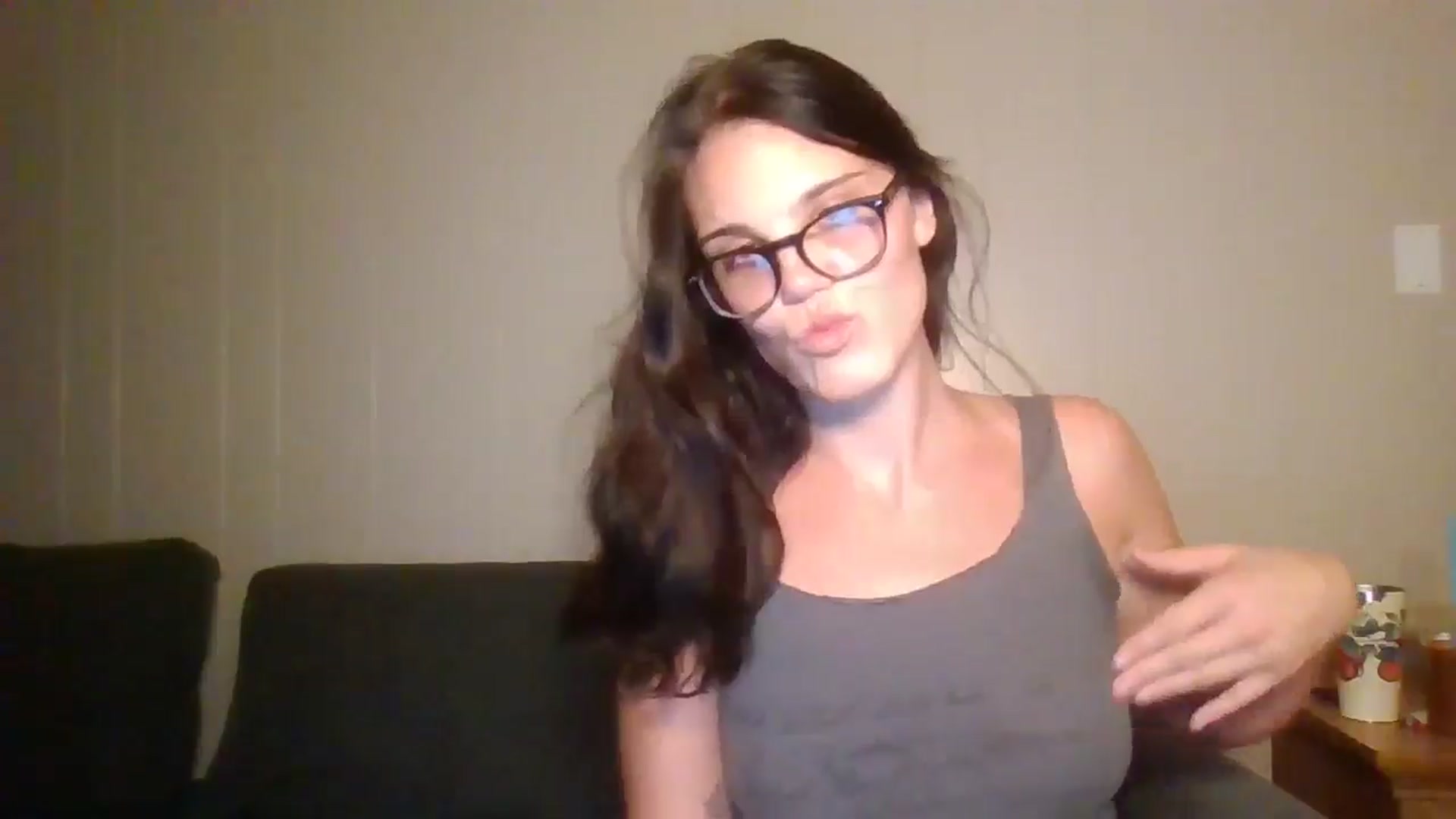 Gallery image thumbnail from Honeymuff0's myfreecams stream on, 08/09/2024, 10:31 image 3 of 20