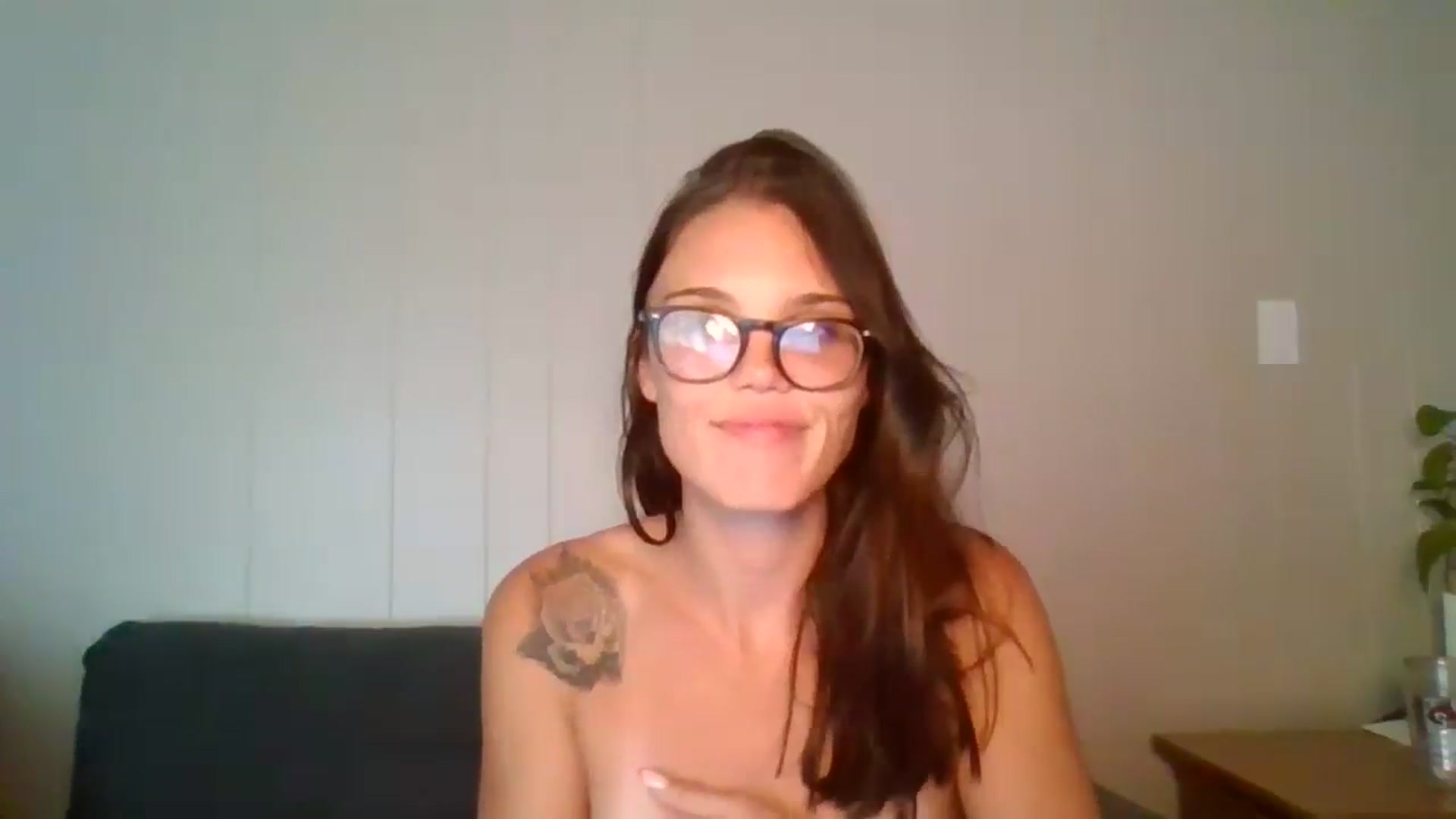 Gallery image thumbnail from Honeymuff0's myfreecams stream on, 09/06/2024, 14:38 image 18 of 20