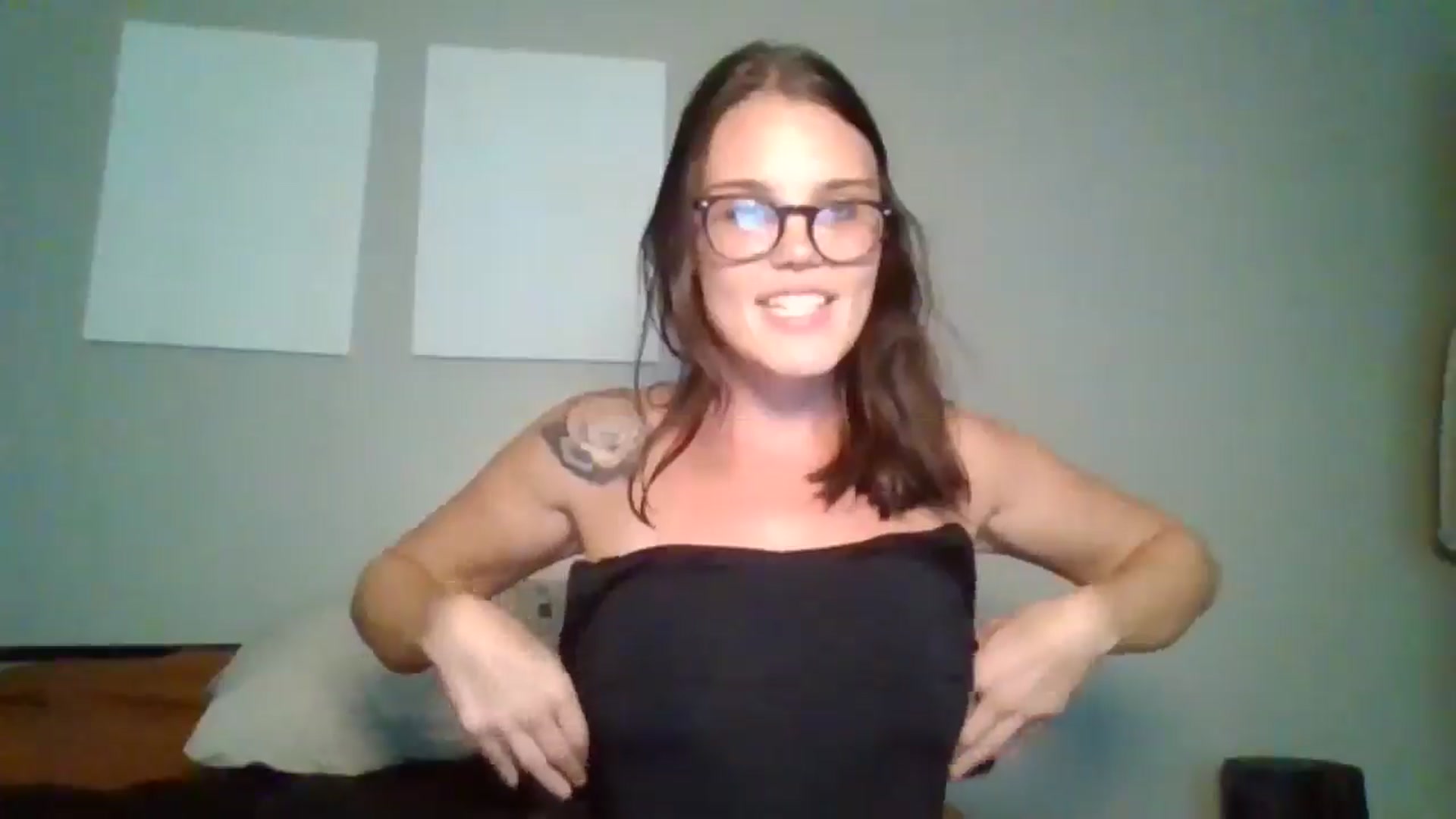 Gallery image thumbnail from Honeymuff0's myfreecams stream on, 09/17/2024, 17:22 image 8 of 20