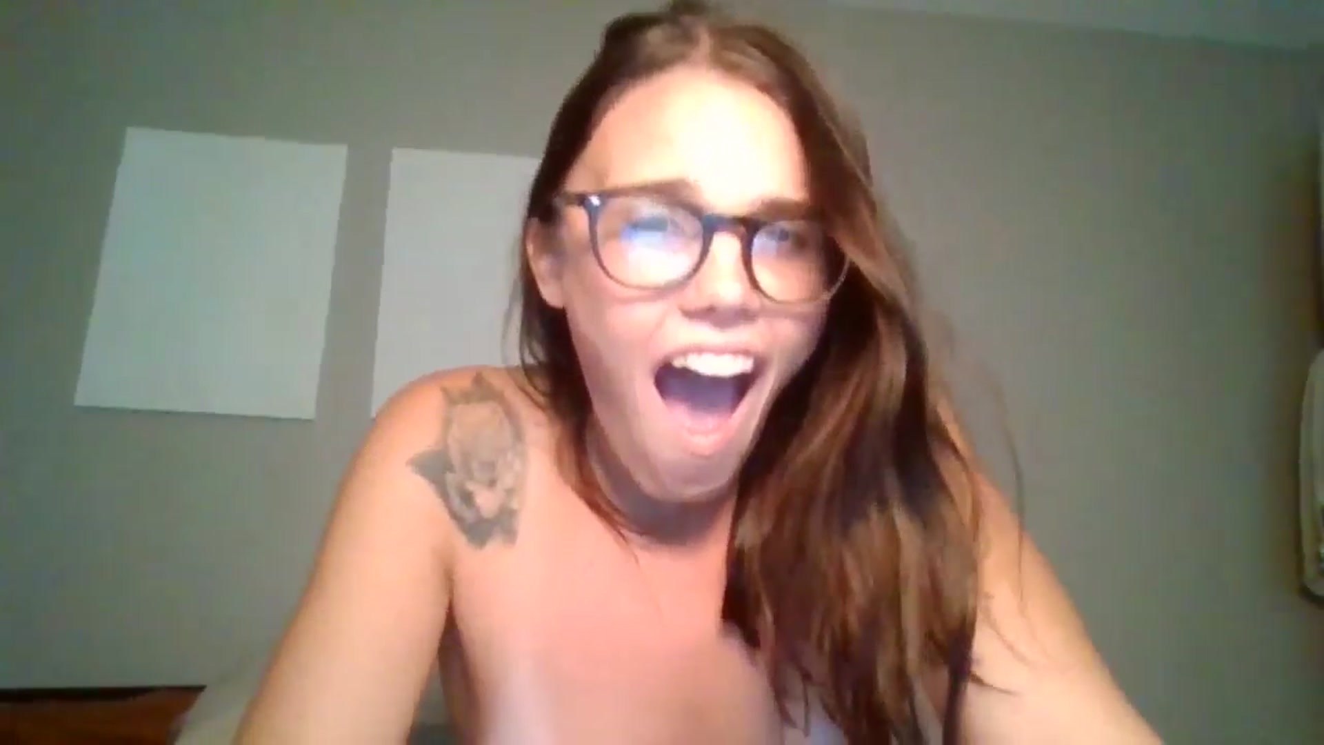 Gallery image thumbnail from Honeymuff0's myfreecams stream on, 09/17/2024, 17:22 image 16 of 20