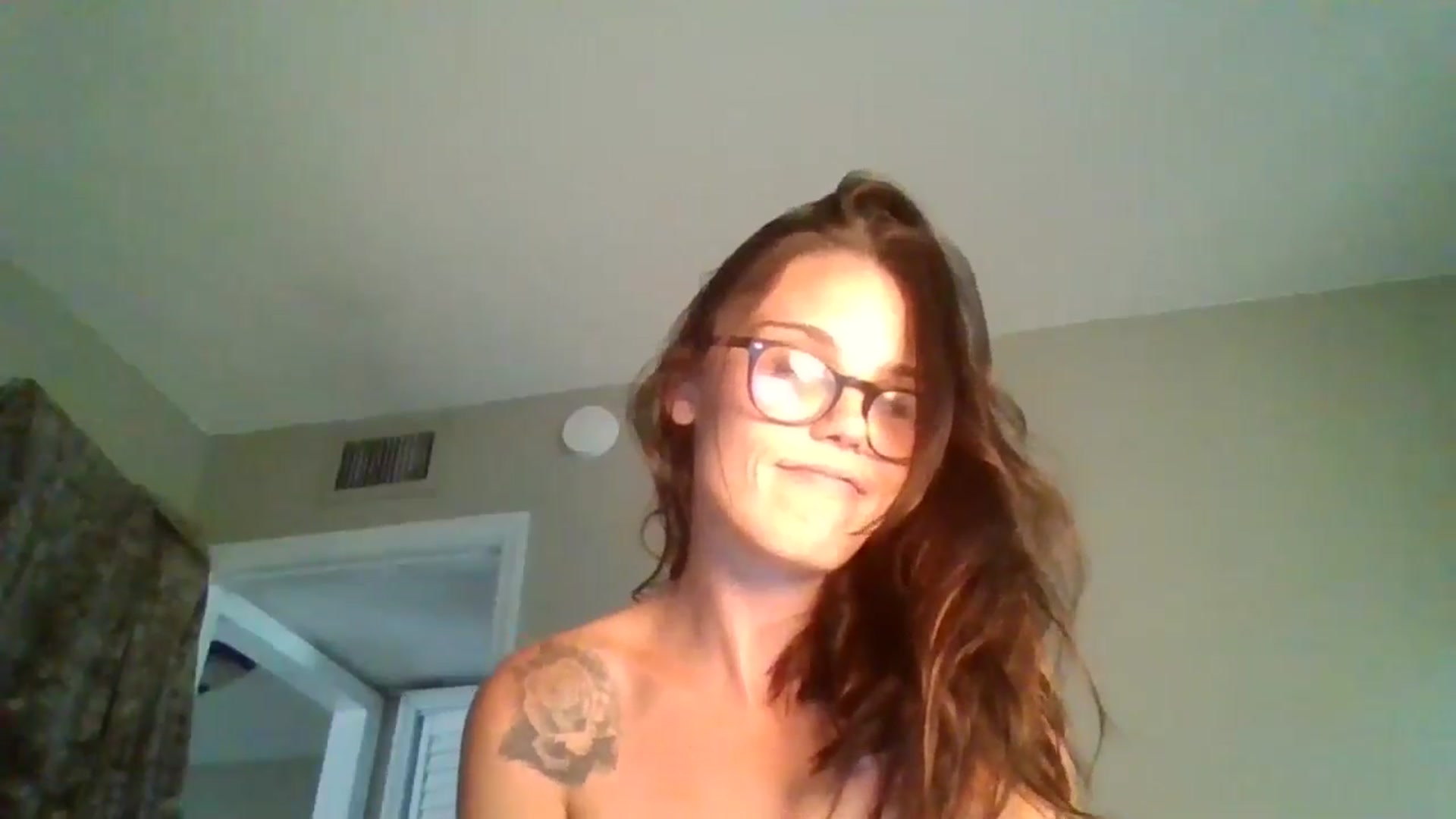Gallery image thumbnail from Honeymuff0's myfreecams stream on, 09/19/2024, 16:39 image 11 of 20