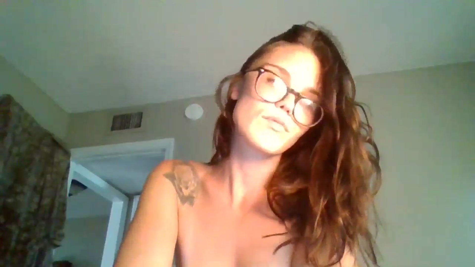 Gallery image thumbnail from Honeymuff0's myfreecams stream on, 09/19/2024, 16:39 image 8 of 20