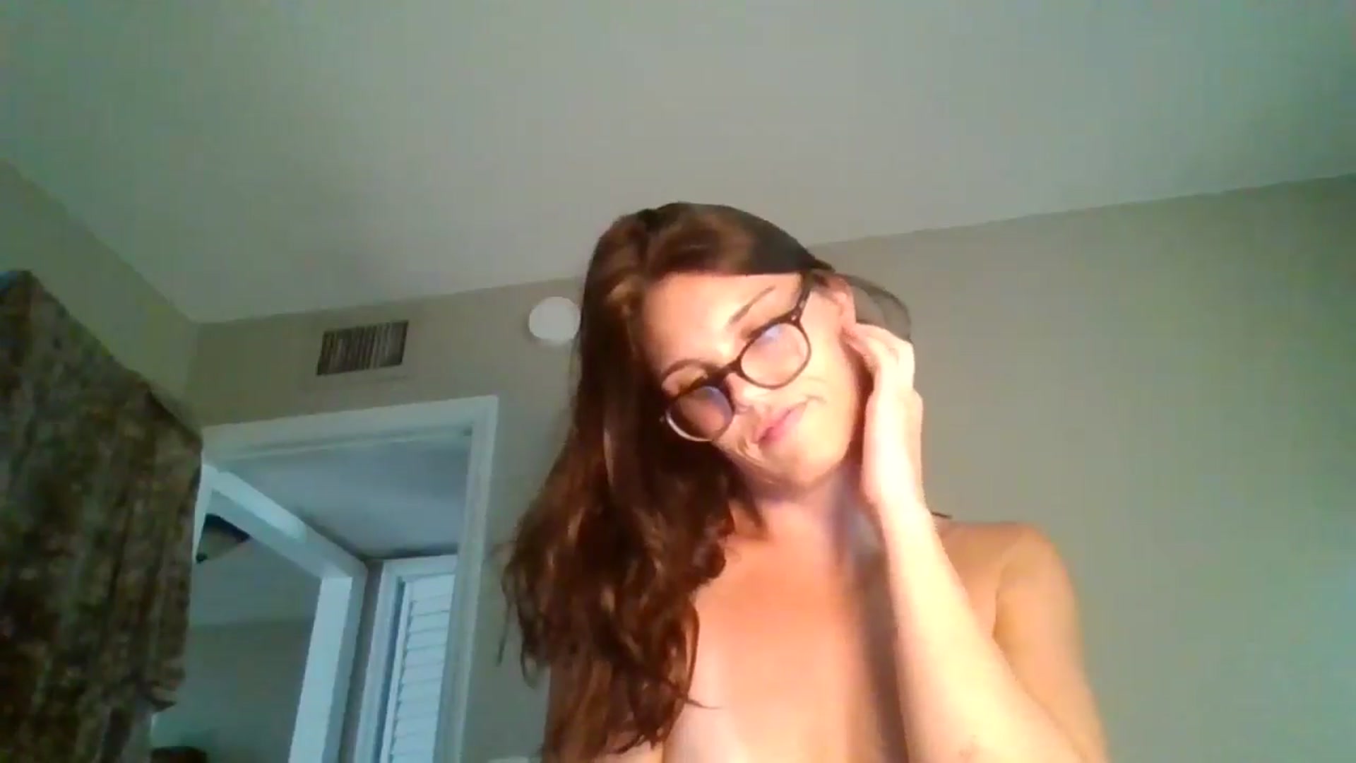 Gallery image thumbnail from Honeymuff0's myfreecams stream on, 09/19/2024, 16:39 image 9 of 20