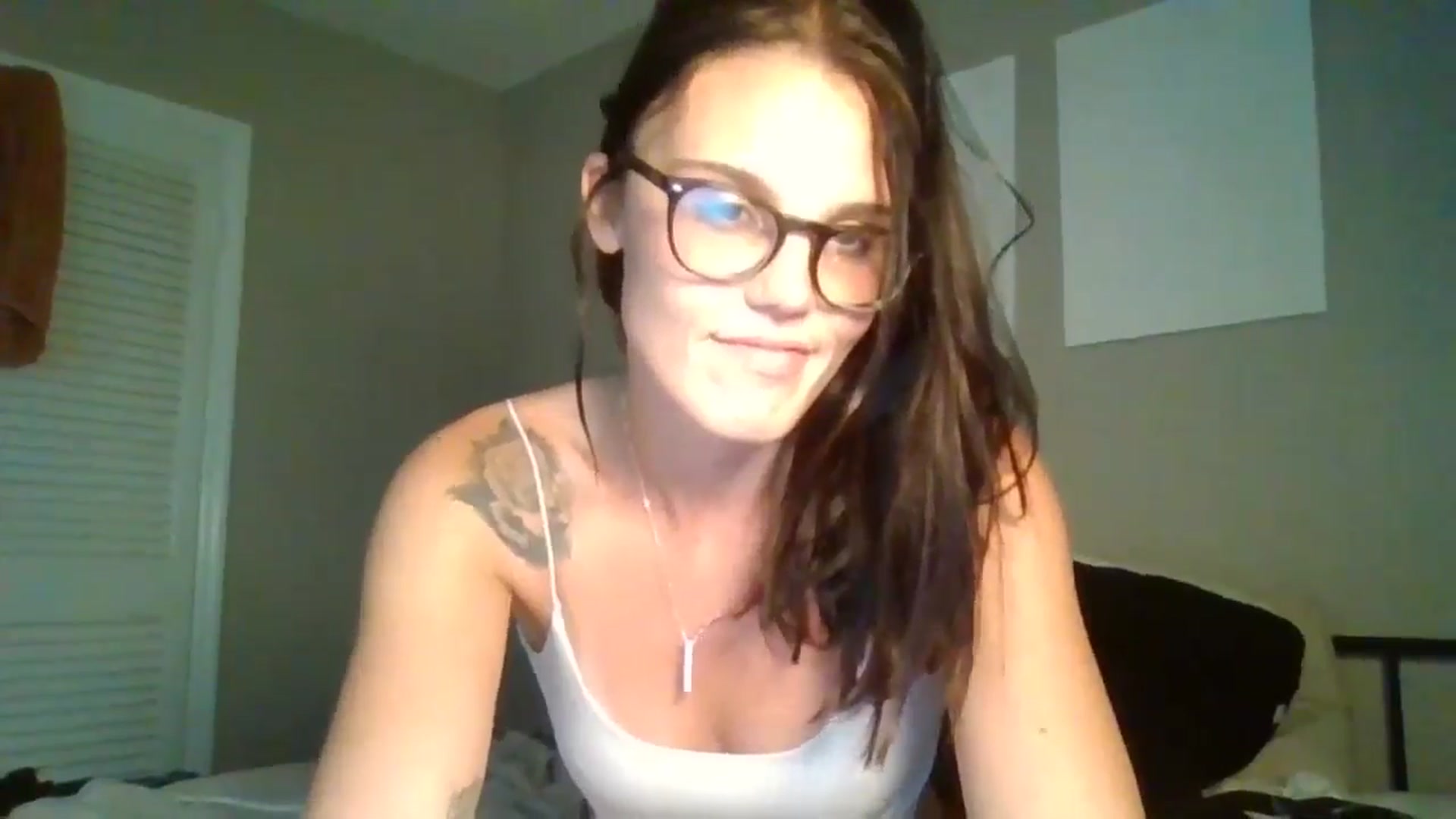 Gallery image thumbnail from Honeymuff0's myfreecams stream on, 09/26/2024, 17:50 image 12 of 20