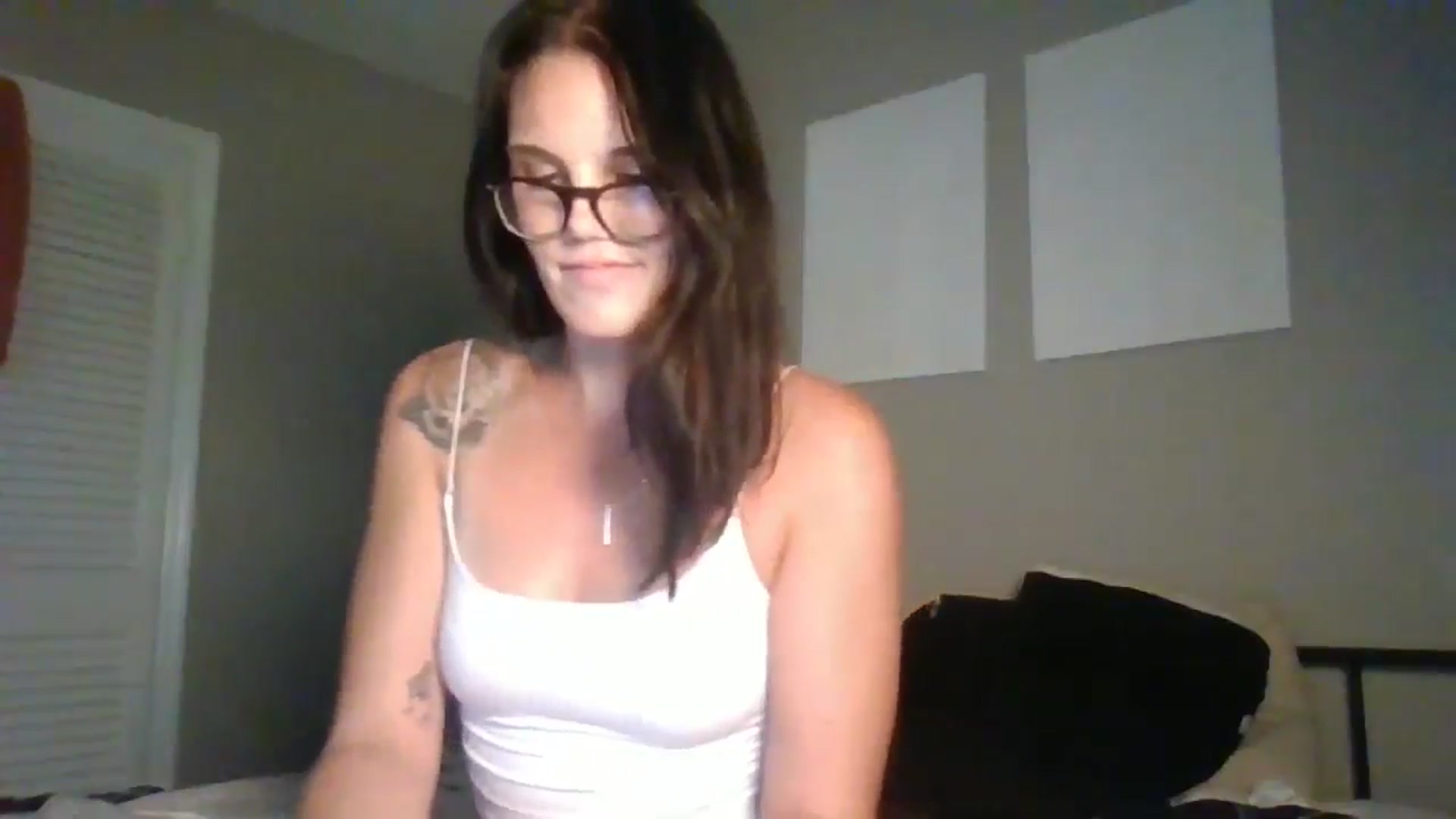Gallery image thumbnail from Honeymuff0's myfreecams stream on, 09/26/2024, 17:50 image 9 of 20
