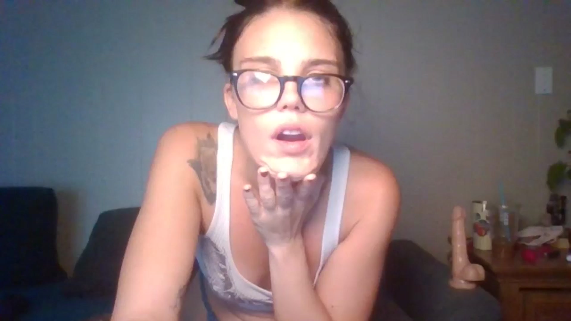 Gallery image thumbnail from Honeymuff0's myfreecams stream on, 10/14/2024, 12:10 image 14 of 20