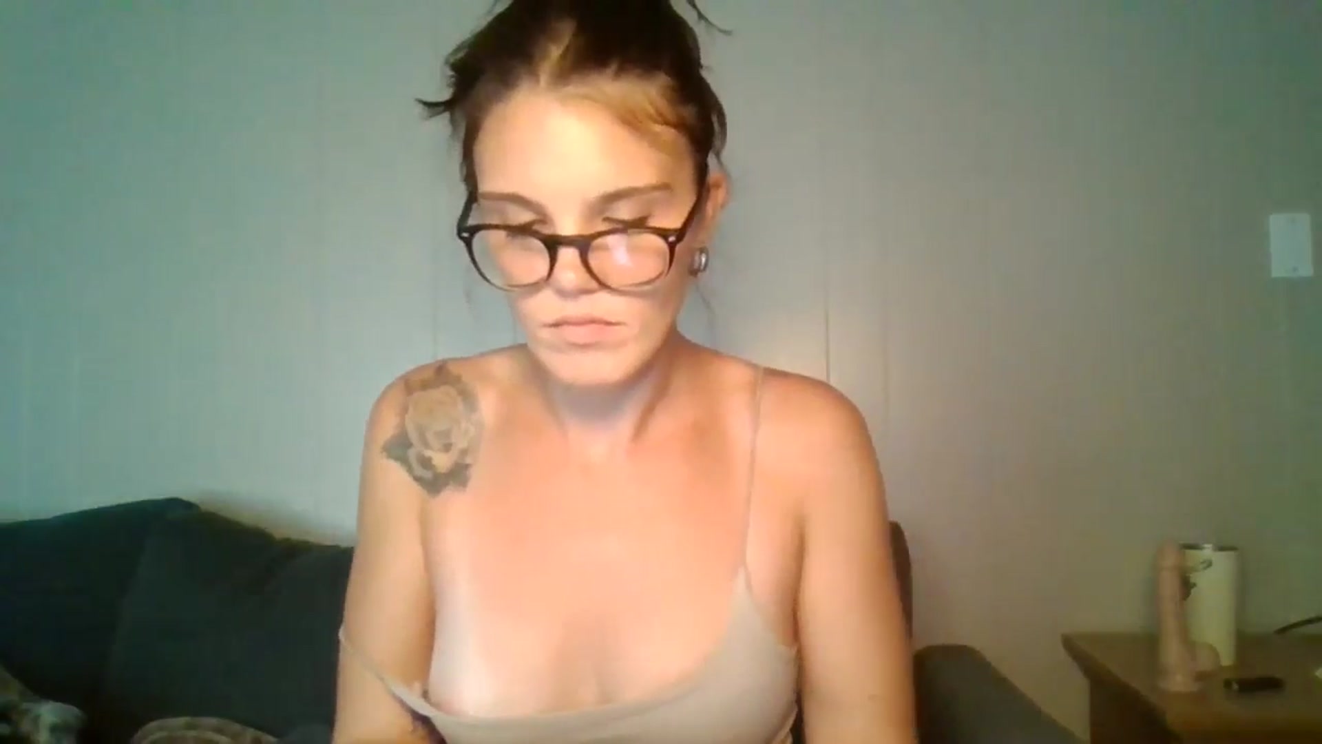 Gallery image thumbnail from Honeymuff0's myfreecams stream on, 10/16/2024, 14:10 image 12 of 20
