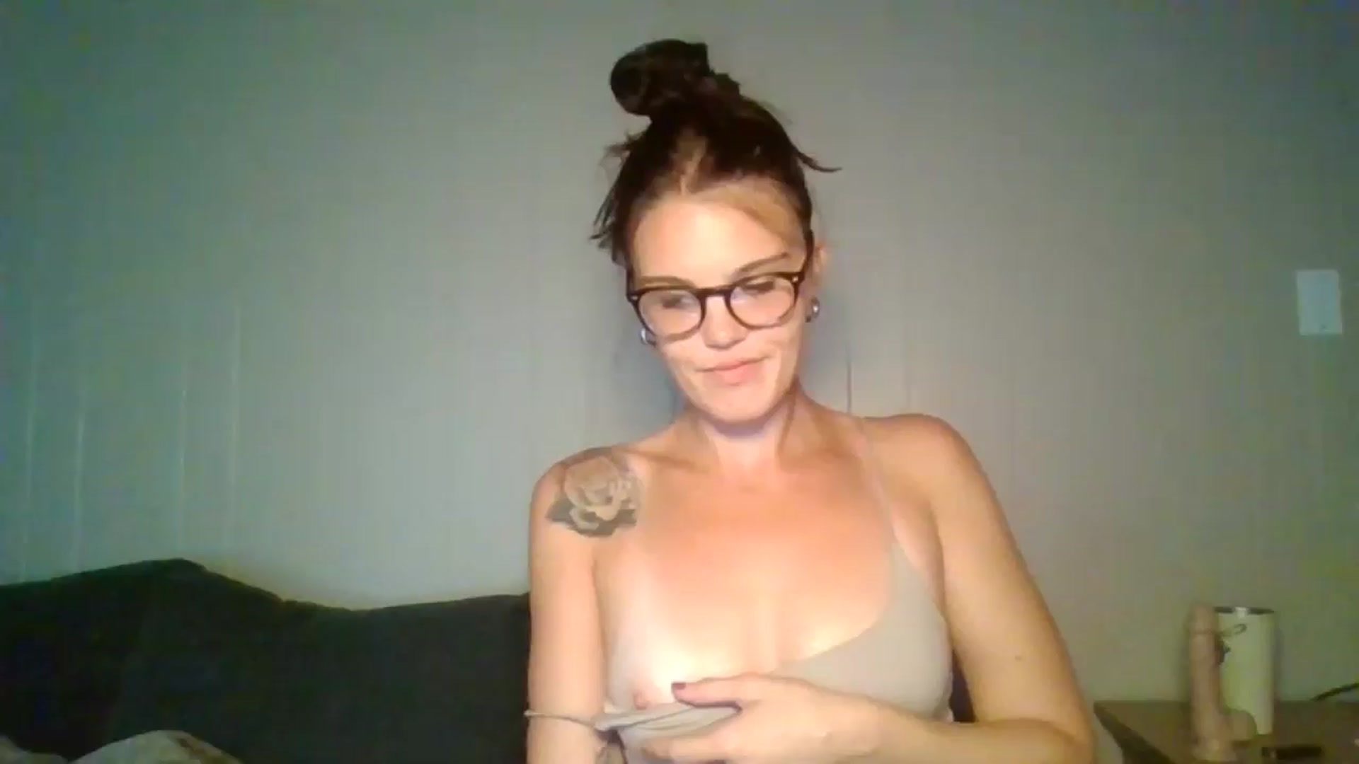 Gallery image thumbnail from Honeymuff0's myfreecams stream on, 10/16/2024, 14:10 image 1 of 20