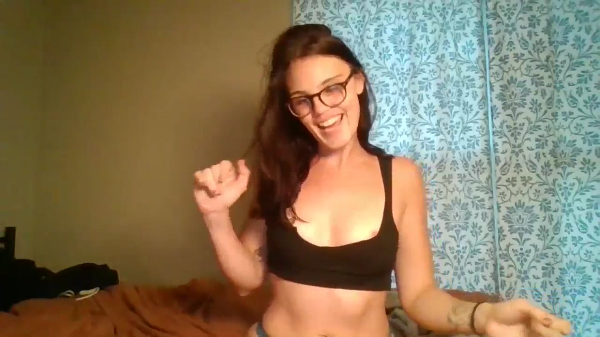 Gallery image thumbnail from Honeymuff0's myfreecams stream on, 10/22/2024, 11:52 image 19 of 20