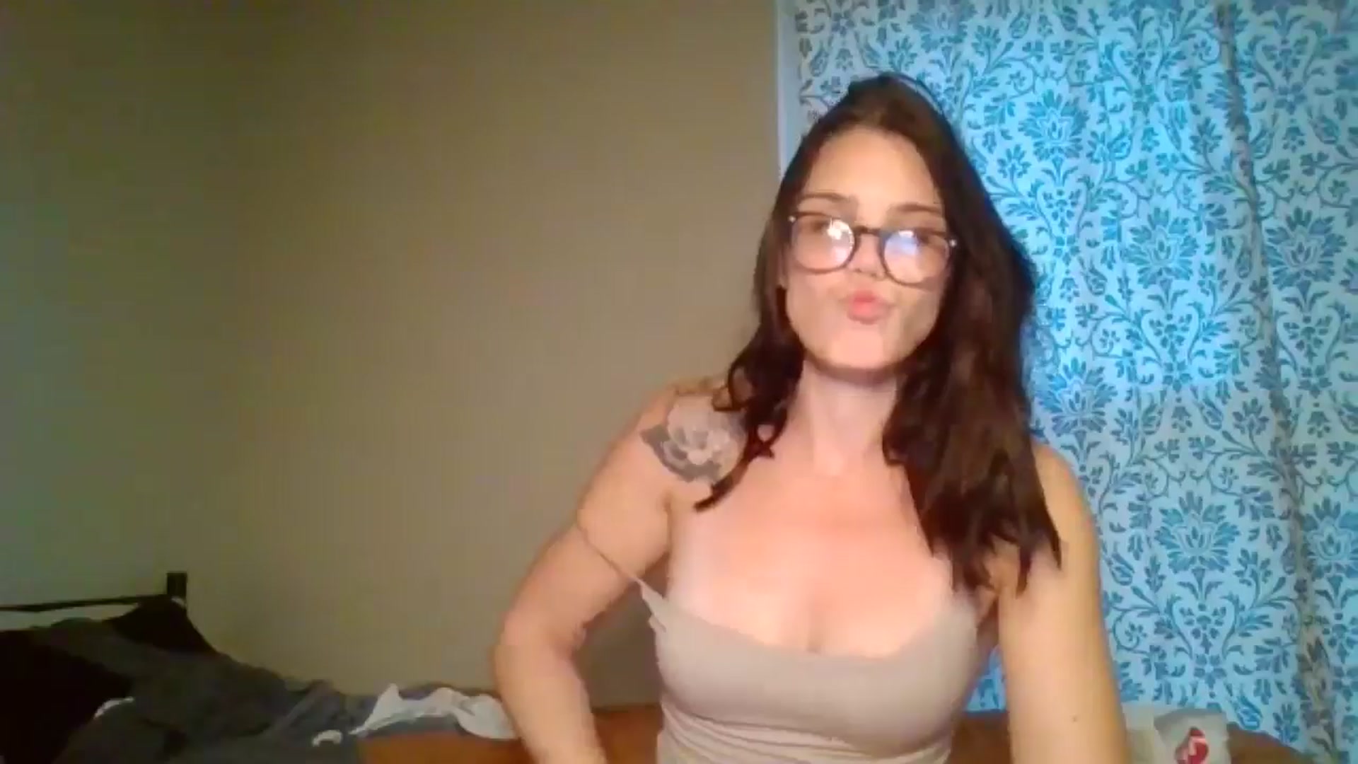 Gallery image thumbnail from Honeymuff0's myfreecams stream on, 10/23/2024, 11:52 image 18 of 20