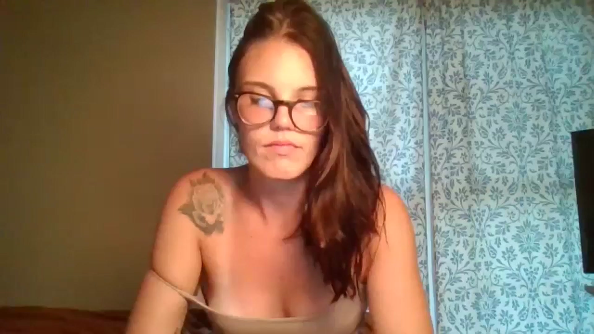 Gallery image thumbnail from Honeymuff0's myfreecams stream on, 10/25/2024, 12:29 image 10 of 20