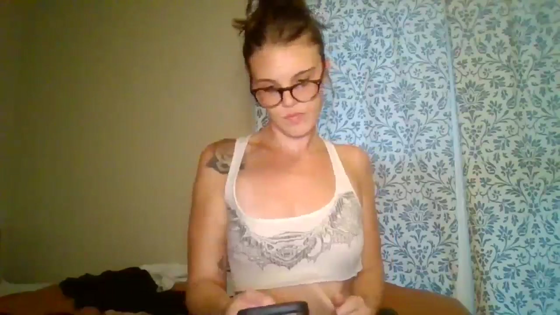 Gallery image thumbnail from Honeymuff0's myfreecams stream on, 11/05/2024, 12:25 image 7 of 20