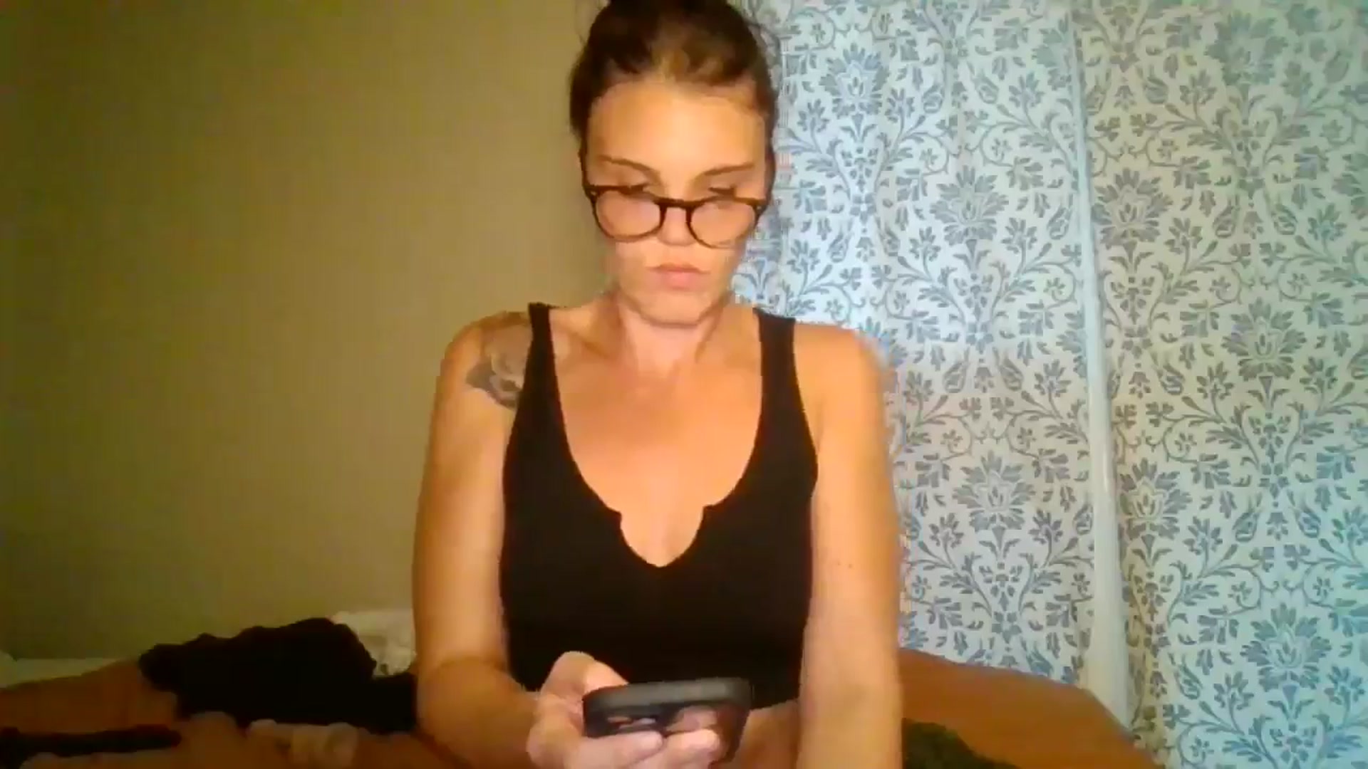 Gallery image thumbnail from Honeymuff0's myfreecams stream on, 11/05/2024, 12:25 image 15 of 20