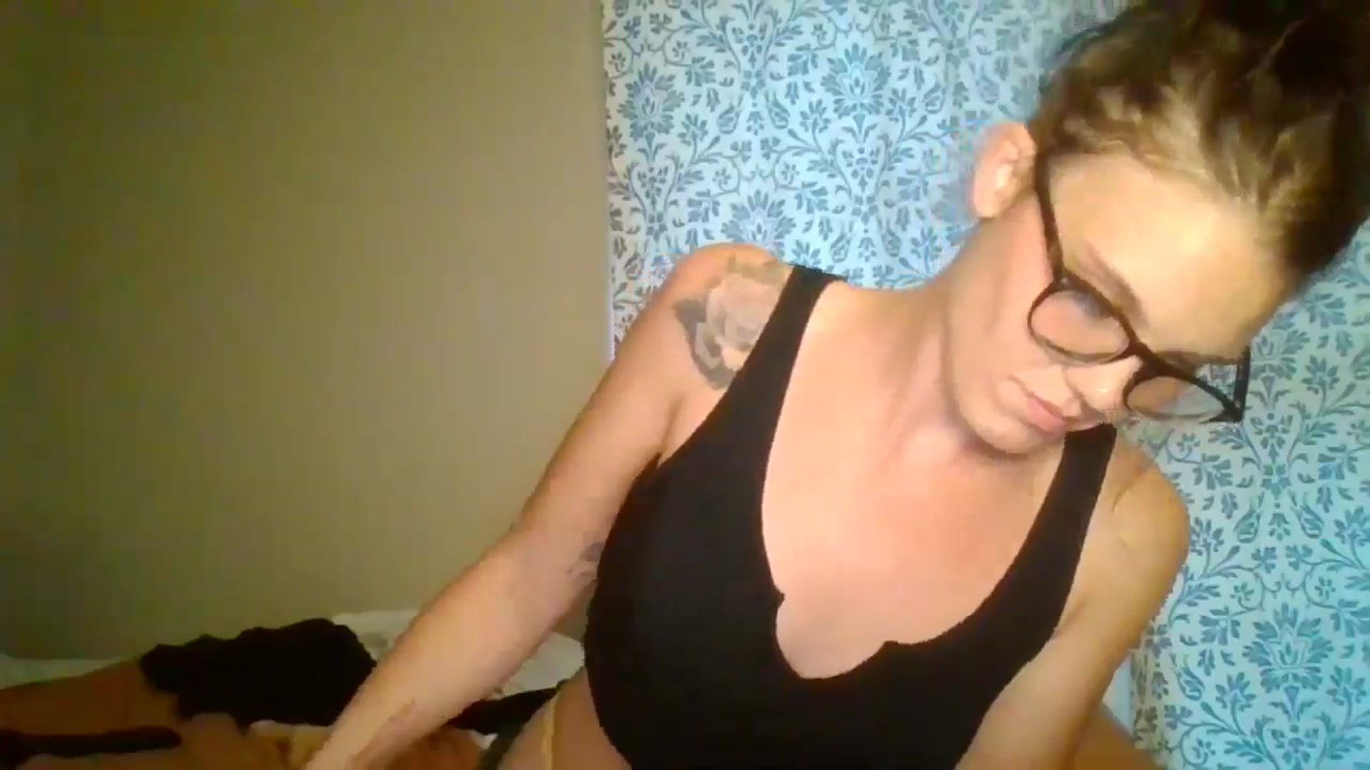 Gallery image thumbnail from Honeymuff0's myfreecams stream on, 11/05/2024, 12:25 image 16 of 20