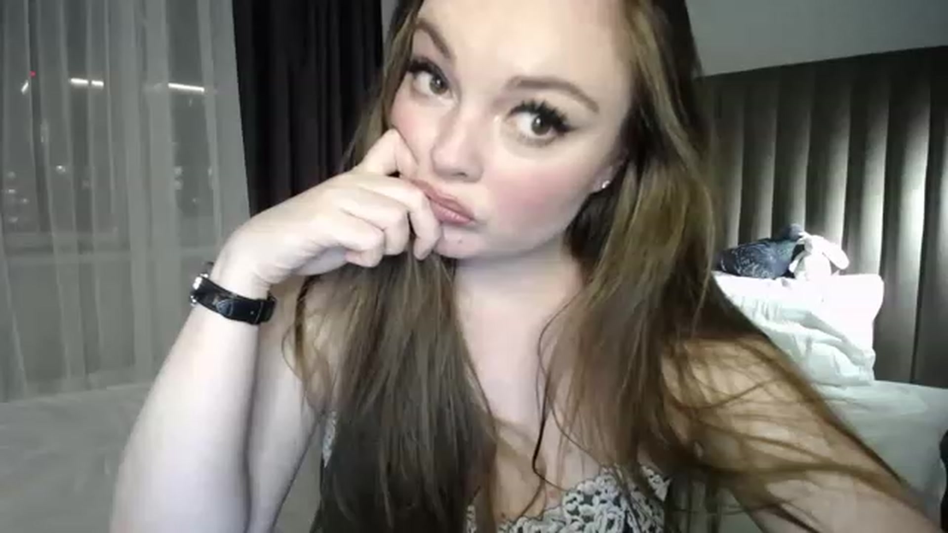 Gallery image thumbnail from HoneypotSpy's myfreecams stream on, 11/23/2022, 13:47 image 6 of 20