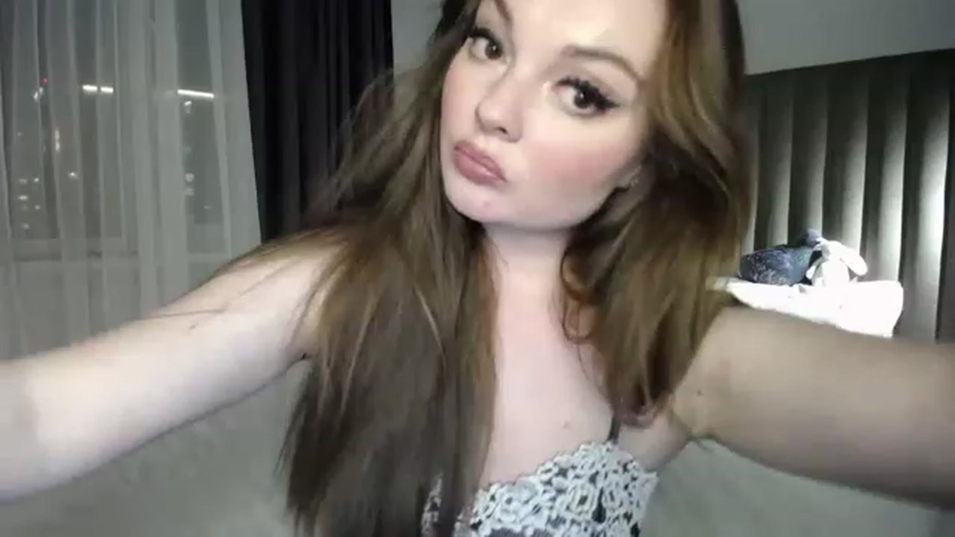 Gallery image thumbnail from HoneypotSpy's myfreecams stream on, 11/23/2022, 13:47 image 18 of 20