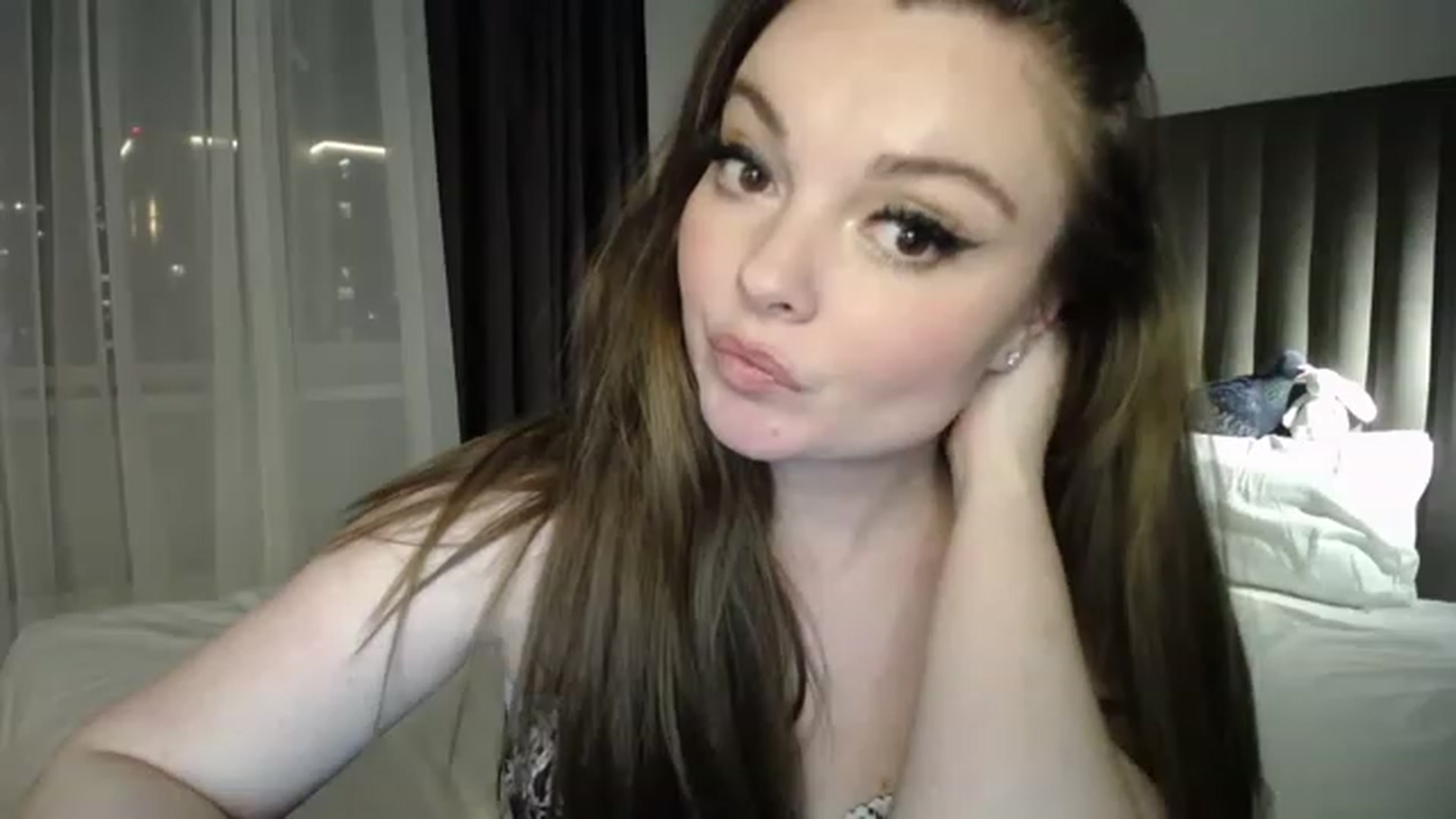 Gallery image thumbnail from HoneypotSpy's myfreecams stream on, 11/23/2022, 15:49 image 19 of 20