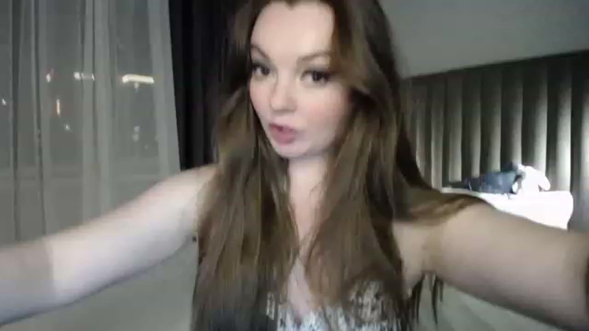Gallery image thumbnail from HoneypotSpy's myfreecams stream on, 11/23/2022, 15:49 image 10 of 20