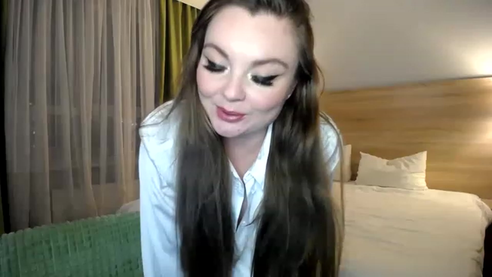 Gallery image thumbnail from HoneypotSpy's myfreecams stream on, 12/25/2022, 17:50 image 6 of 20