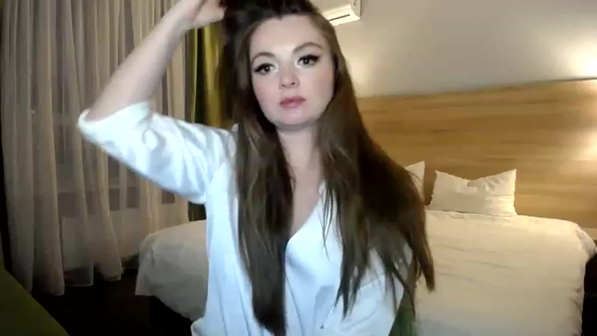 Gallery image thumbnail from HoneypotSpy's myfreecams stream on, 12/25/2022, 17:50 image 13 of 20
