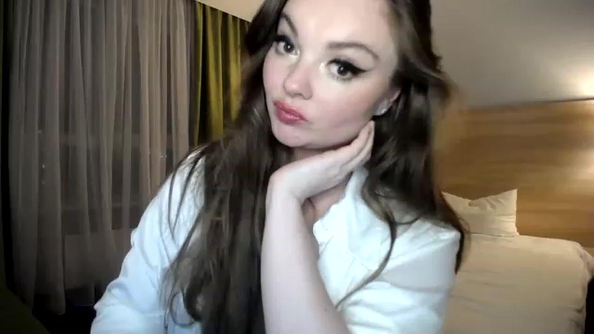 Gallery image thumbnail from HoneypotSpy's myfreecams stream on, 12/25/2022, 17:50 image 3 of 20