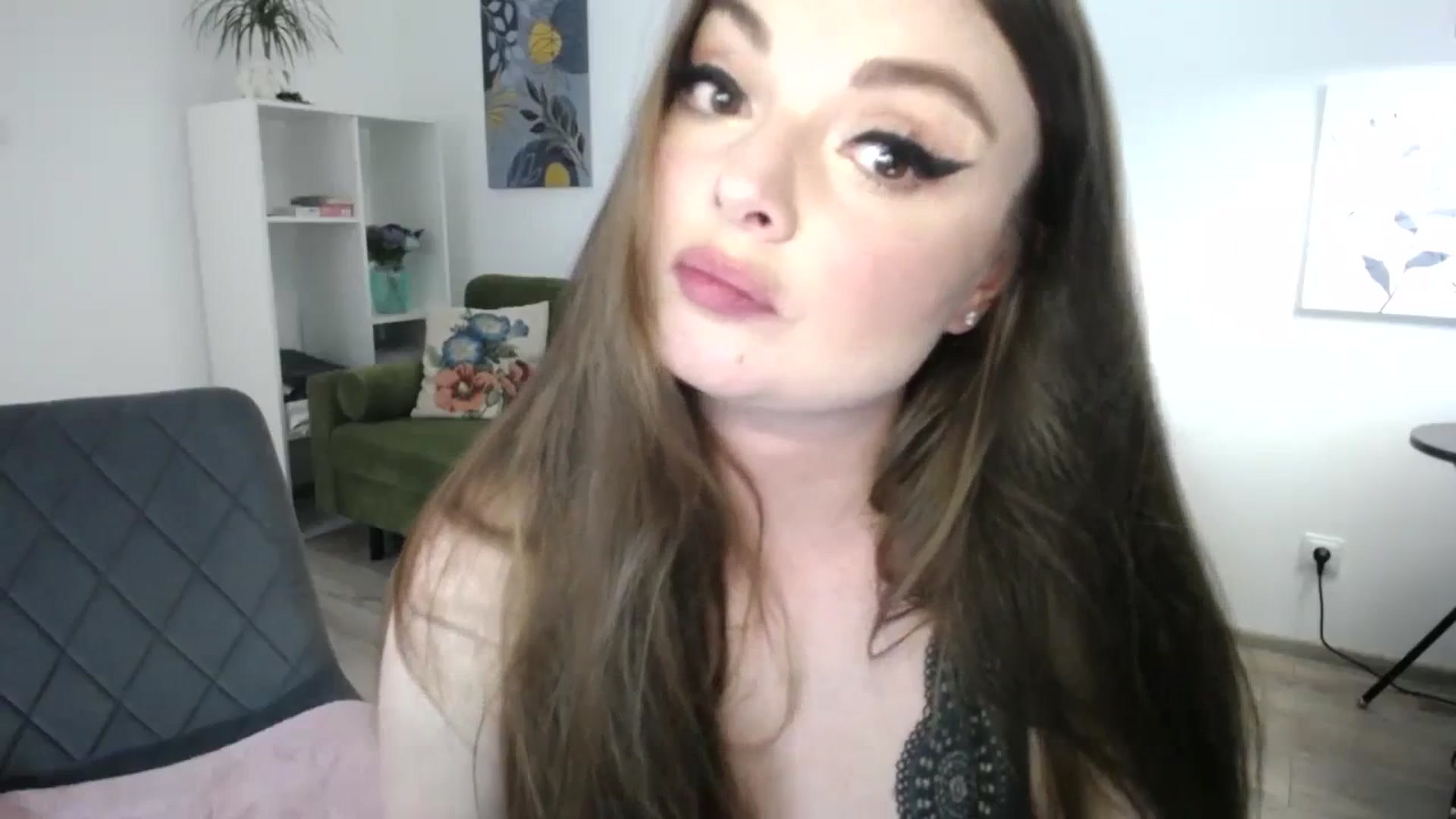 Gallery image thumbnail from HoneypotSpy's myfreecams stream on, 07/04/2023, 17:02 image 13 of 20