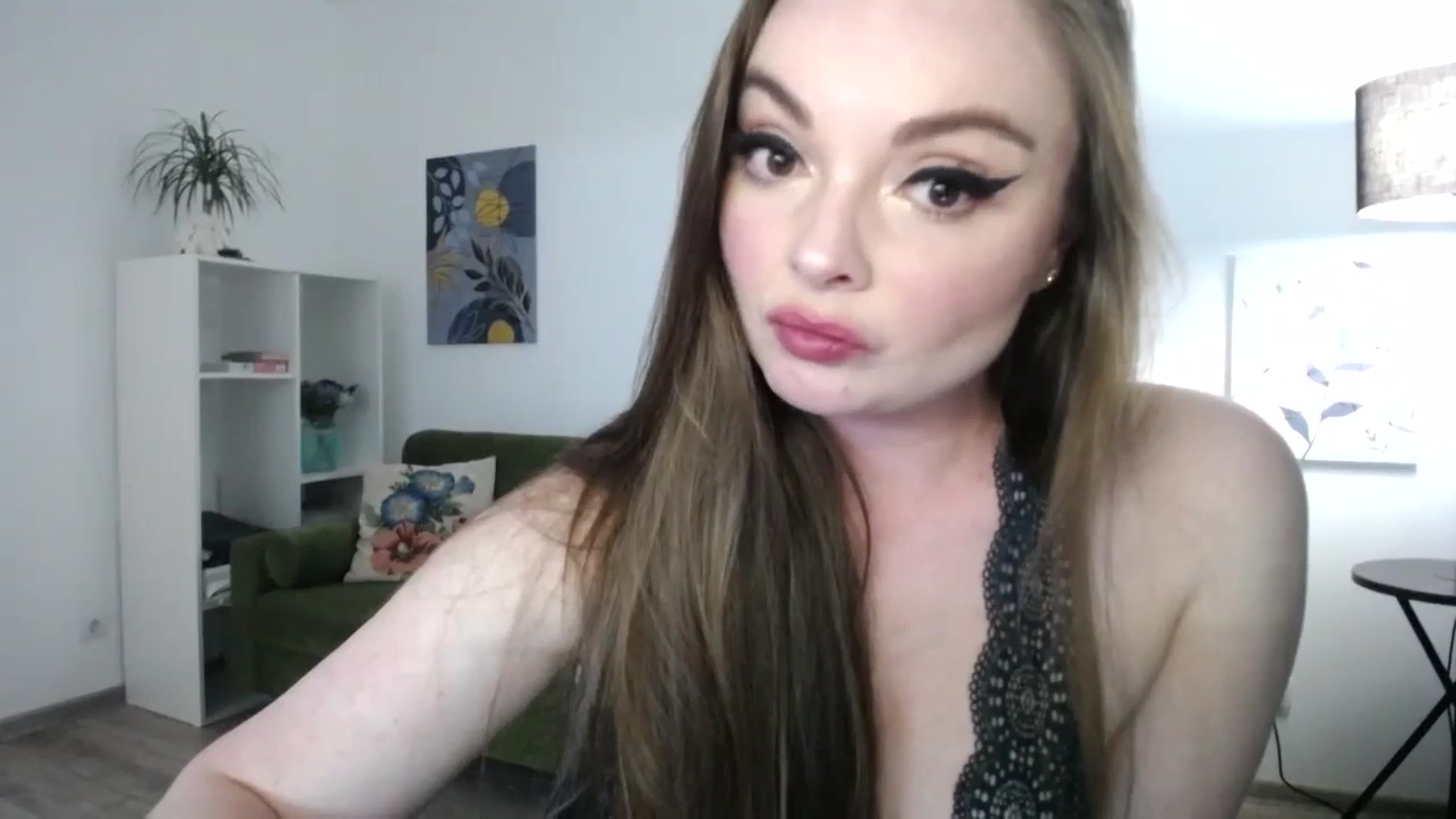 Gallery image thumbnail from HoneypotSpy's myfreecams stream on, 07/04/2023, 17:02 image 16 of 20