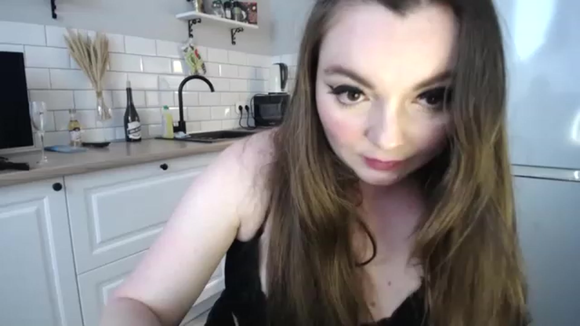 Gallery image thumbnail from HoneypotSpy's myfreecams stream on, 07/17/2023, 15:10 image 5 of 20