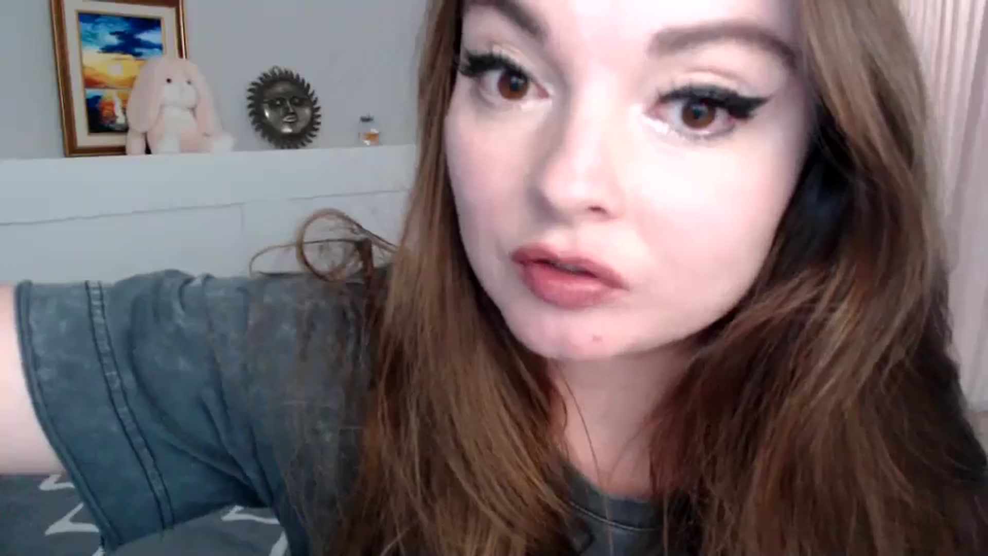 Gallery image thumbnail from HoneypotSpy's myfreecams stream on, 10/14/2024, 11:56 image 10 of 20