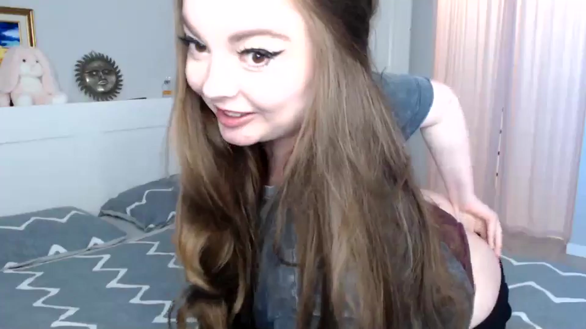 Gallery image thumbnail from HoneypotSpy's myfreecams stream on, 10/16/2024, 13:24 image 14 of 20