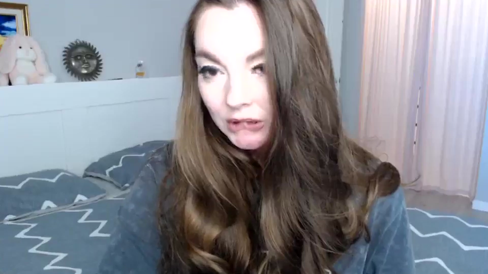 Gallery image thumbnail from HoneypotSpy's myfreecams stream on, 10/16/2024, 13:24 image 13 of 20