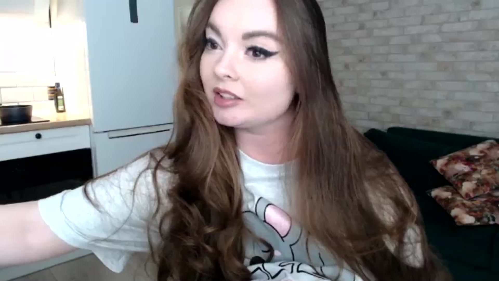 Gallery image thumbnail from HoneypotSpy's myfreecams stream on, 11/19/2024, 18:36 image 2 of 20