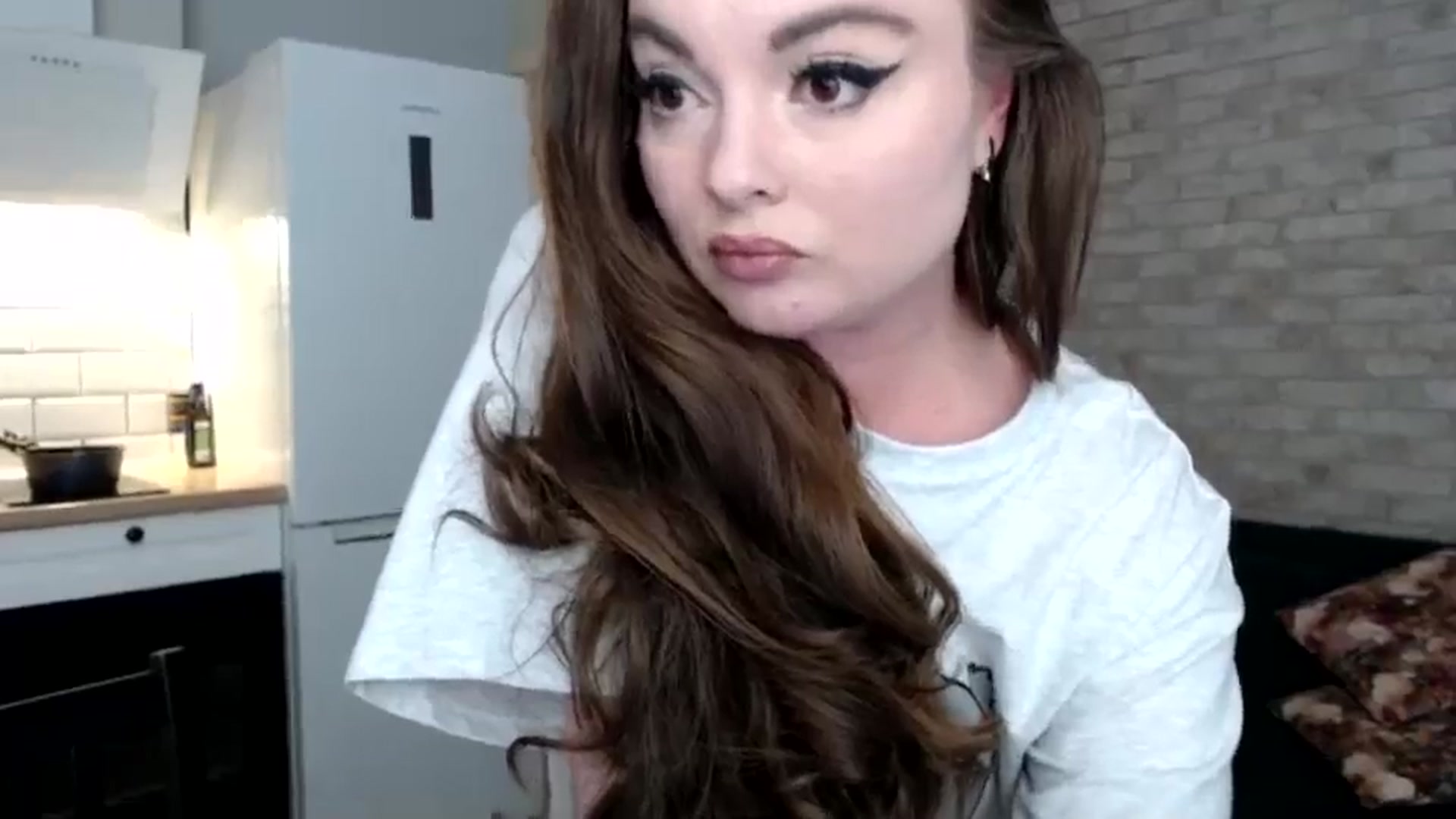 Gallery image thumbnail from HoneypotSpy's myfreecams stream on, 11/19/2024, 18:36 image 19 of 20