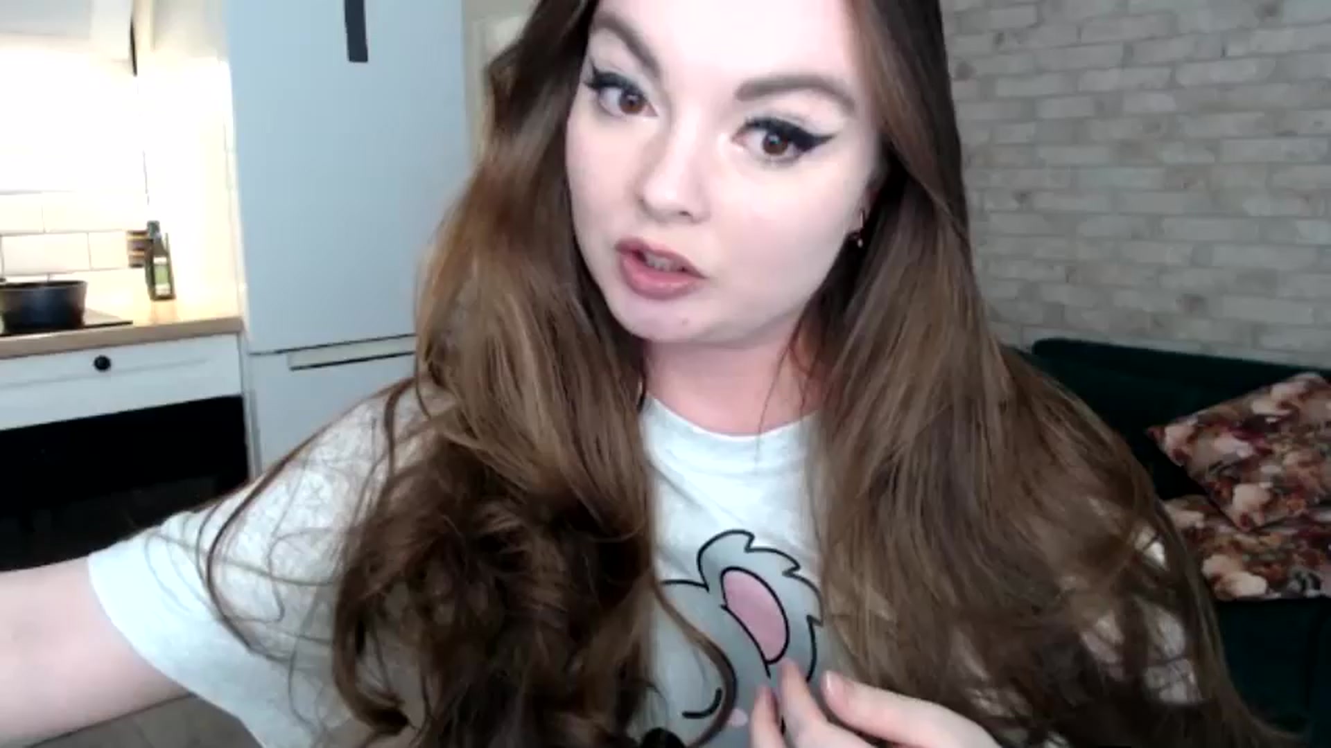 Gallery image thumbnail from HoneypotSpy's myfreecams stream on, 11/19/2024, 18:36 image 1 of 20