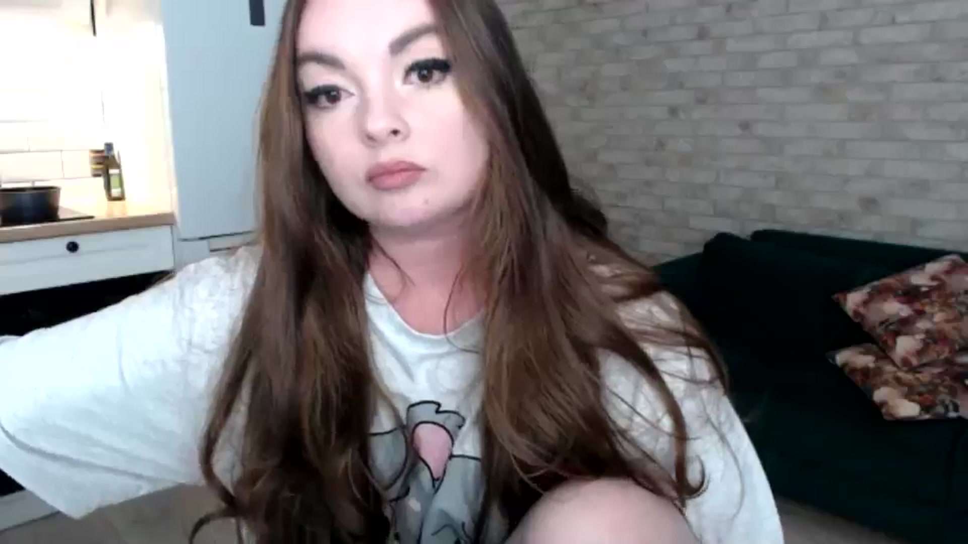 Gallery image thumbnail from HoneypotSpy's myfreecams stream on, 11/19/2024, 18:36 image 14 of 20