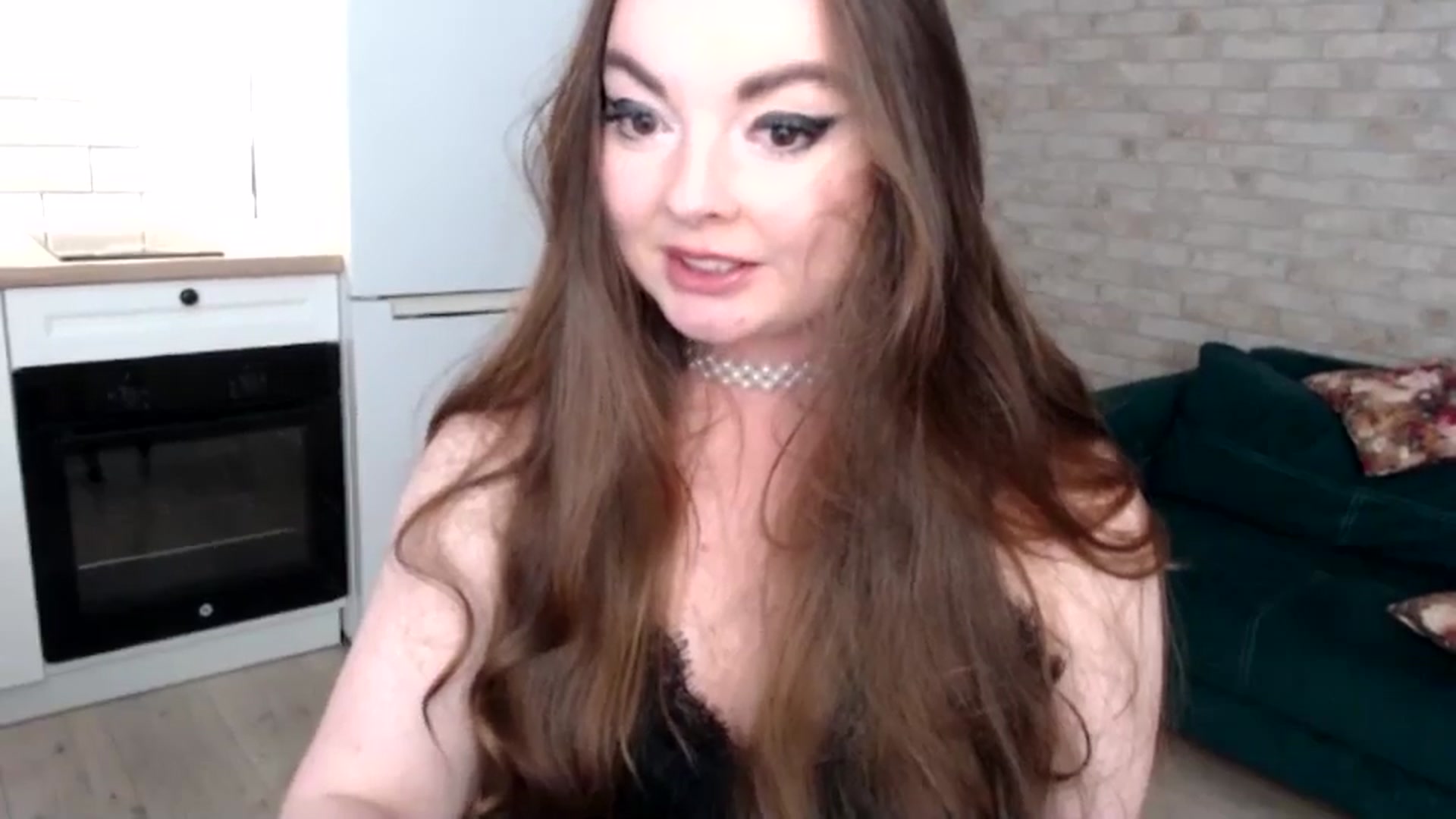 Gallery image thumbnail from HoneypotSpy's myfreecams stream on, 12/25/2024, 16:09 image 10 of 20