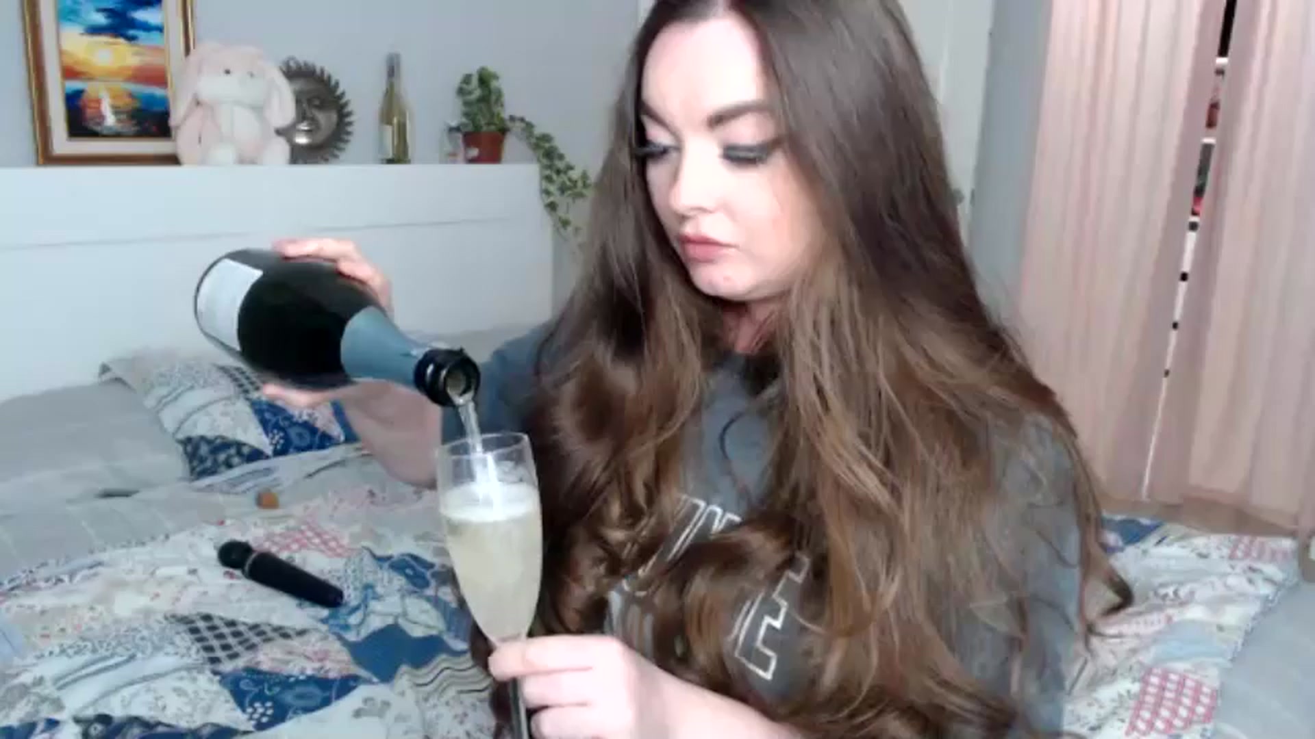 Gallery image thumbnail from HoneypotSpy's myfreecams stream on, 12/31/2024, 16:21 image 7 of 20