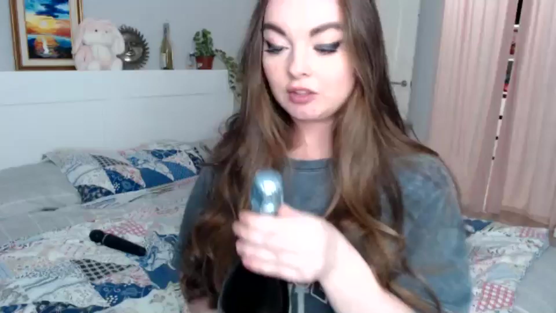 Gallery image thumbnail from HoneypotSpy's myfreecams stream on, 12/31/2024, 16:21 image 5 of 20