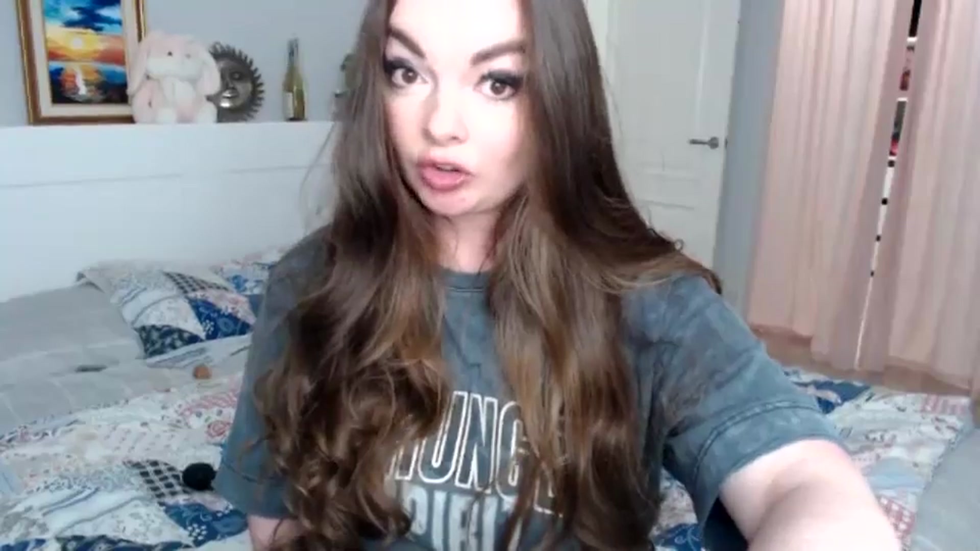 Gallery image thumbnail from HoneypotSpy's myfreecams stream on, 12/31/2024, 16:21 image 16 of 20