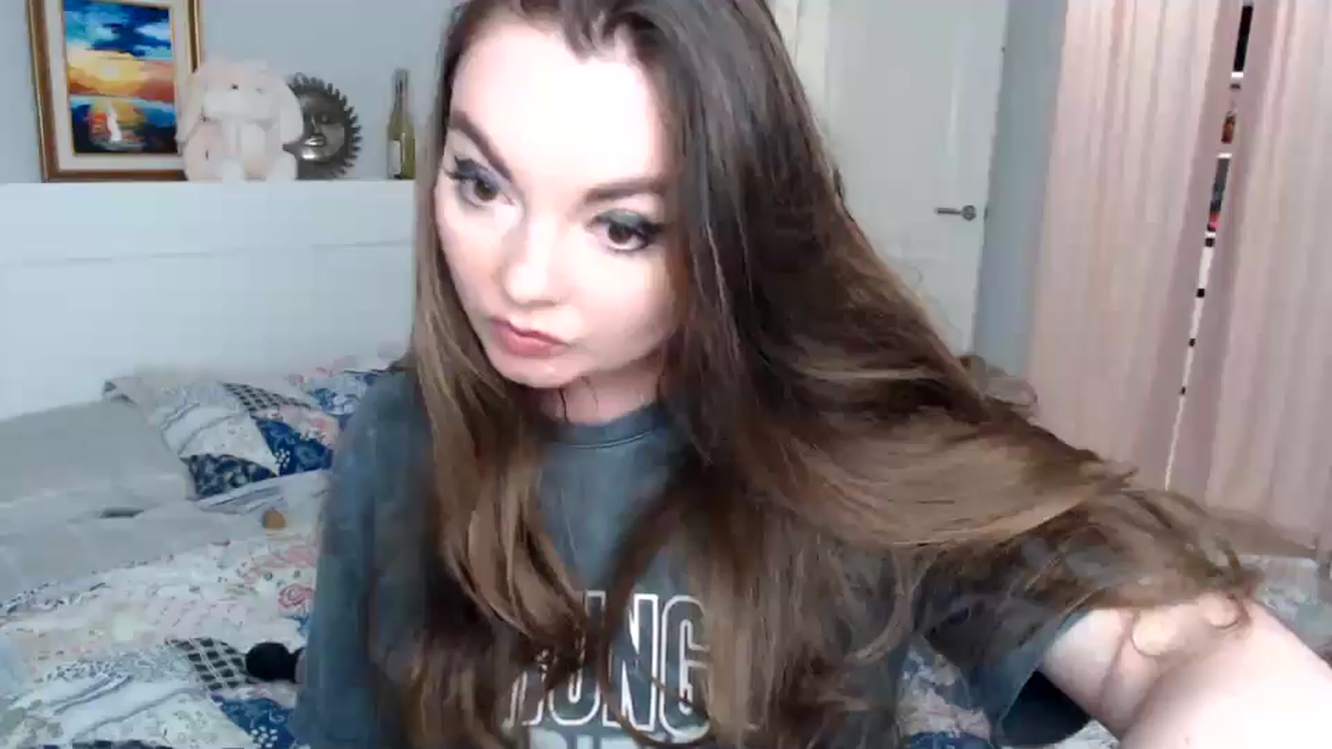 Gallery image thumbnail from HoneypotSpy's myfreecams stream on, 12/31/2024, 16:21 image 18 of 20